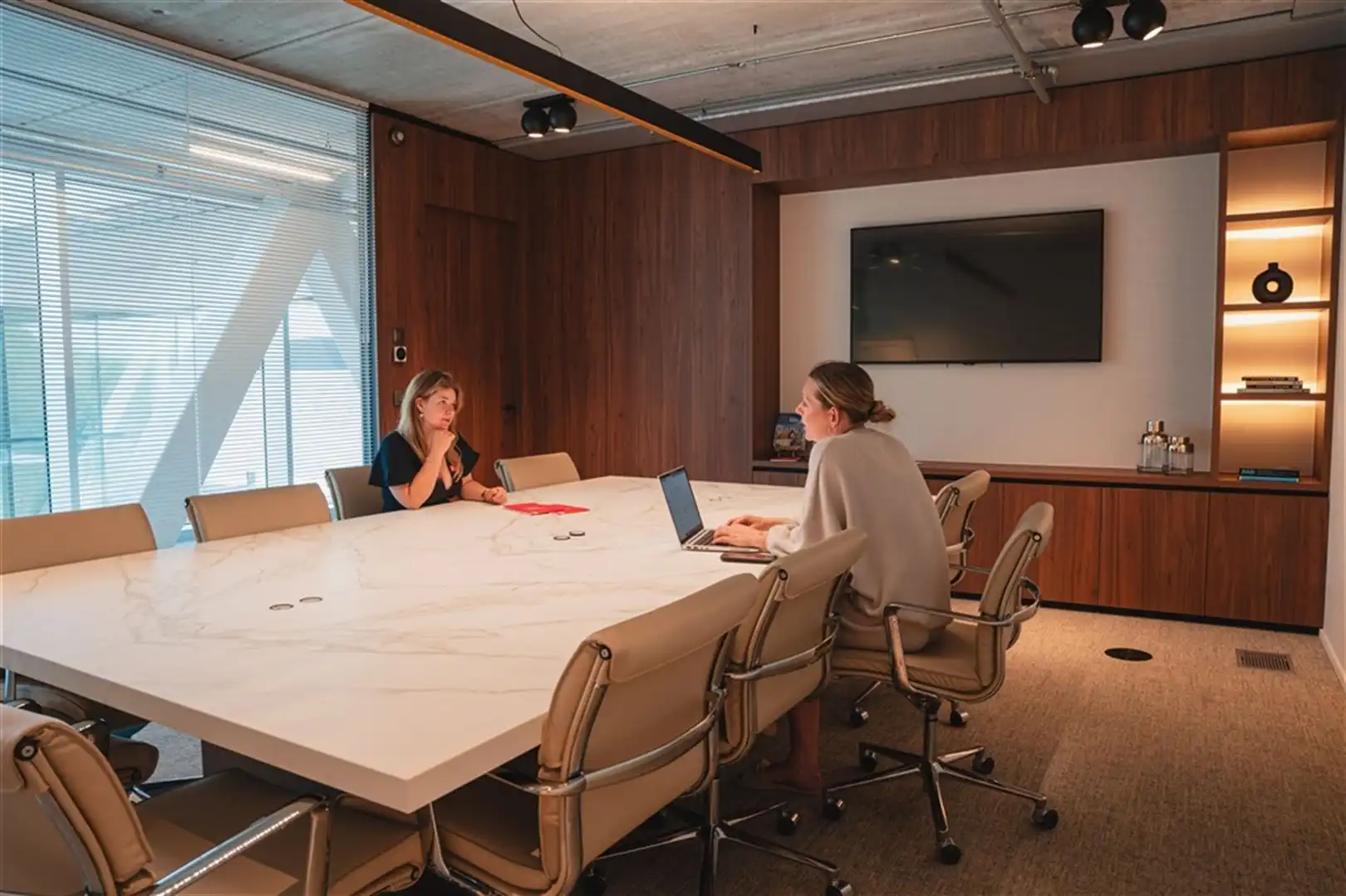 Kantoorgebouw foto 8