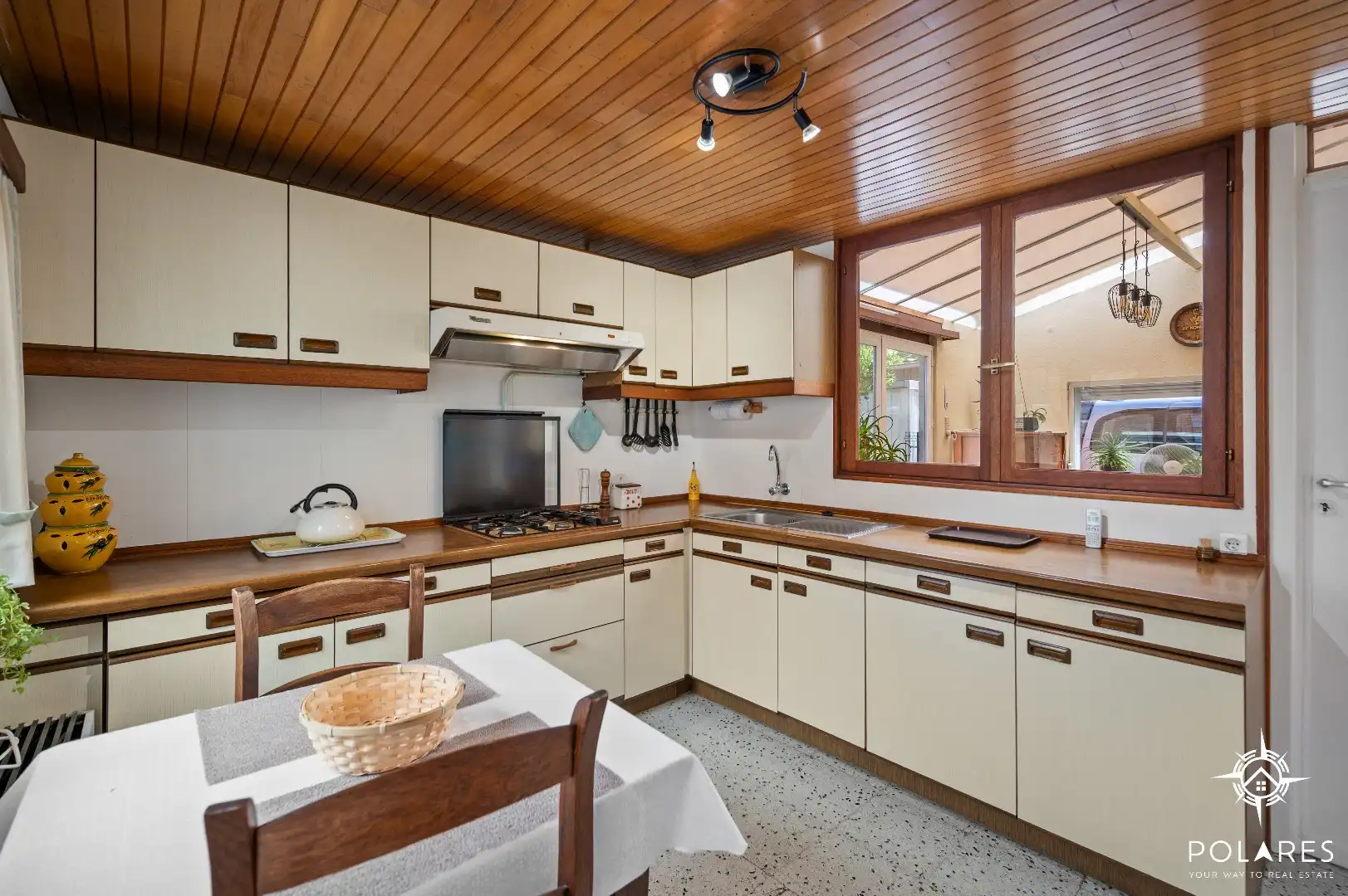 Karaktervolle woning met 5 slaapkamers en prachtige parktuin nabij het centrum van Kampenhout foto 8
