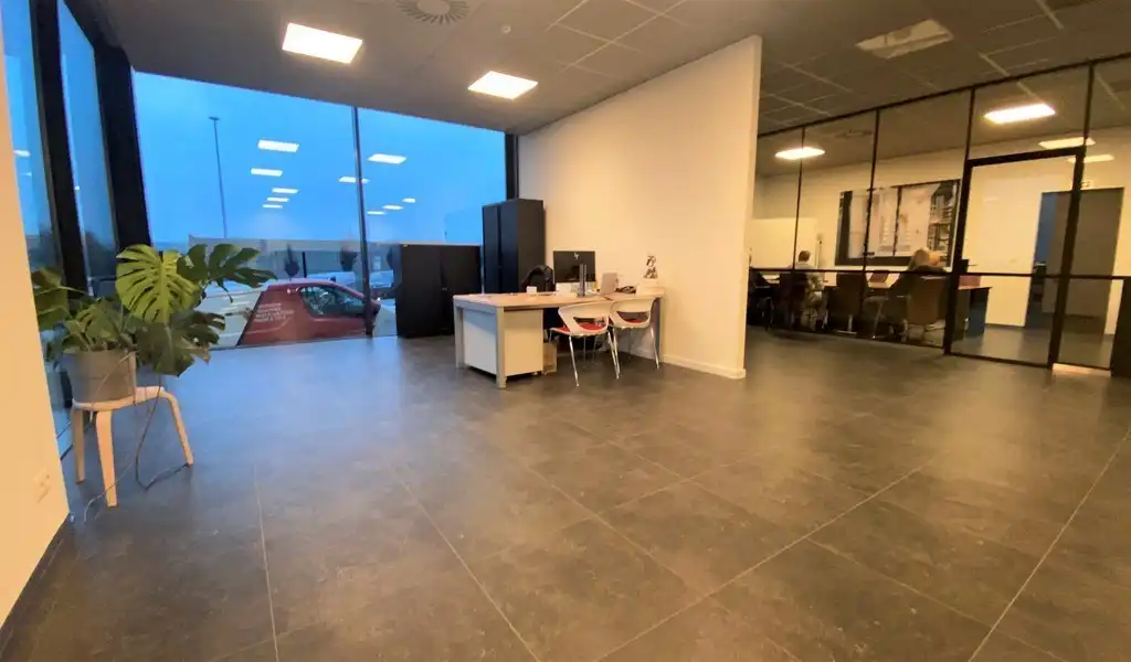 Bedrijfsgebouw te huur vlakbij E17 te Waregem foto 10