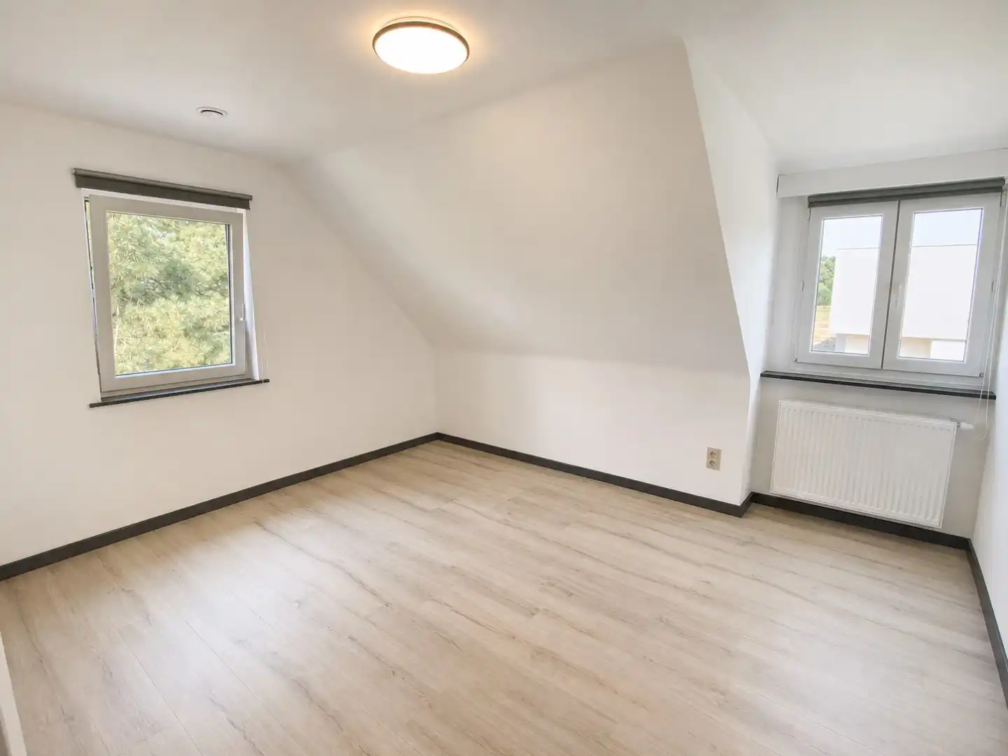 Gerenoveerde open bebouwing met drie slaapkamers, bureau en ruime tuin te huur in Merendree foto 13