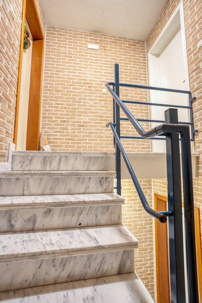 Ruim duplex-appartement met 3 slaapkamers in het hart van Gellik foto 4