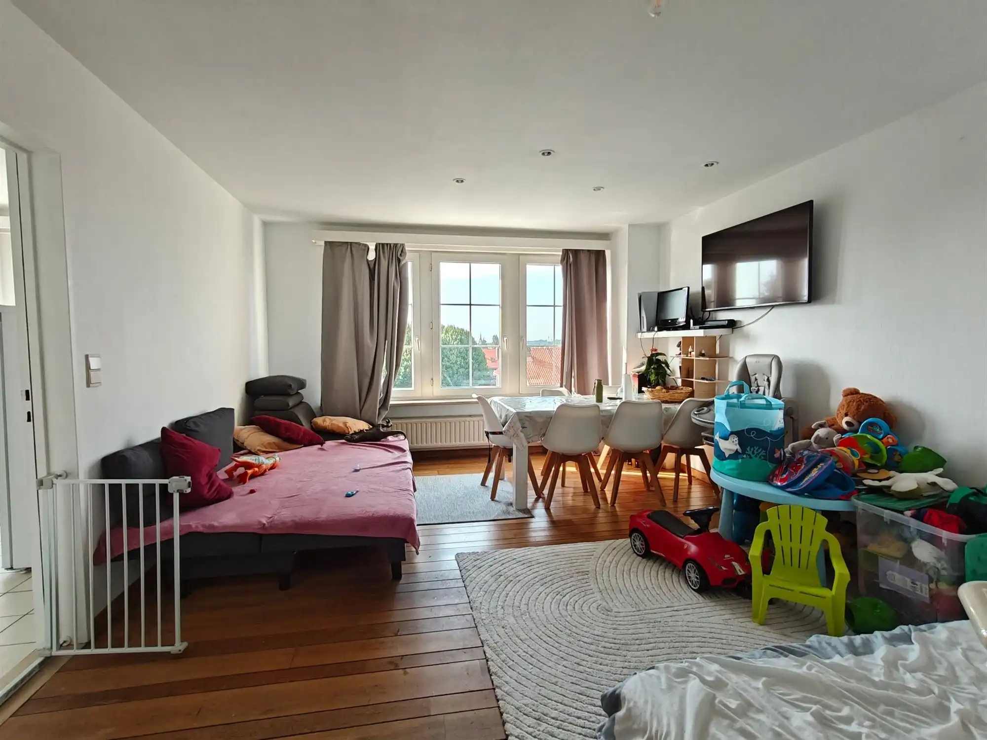 2 slaapkamers appartement met terras foto 3