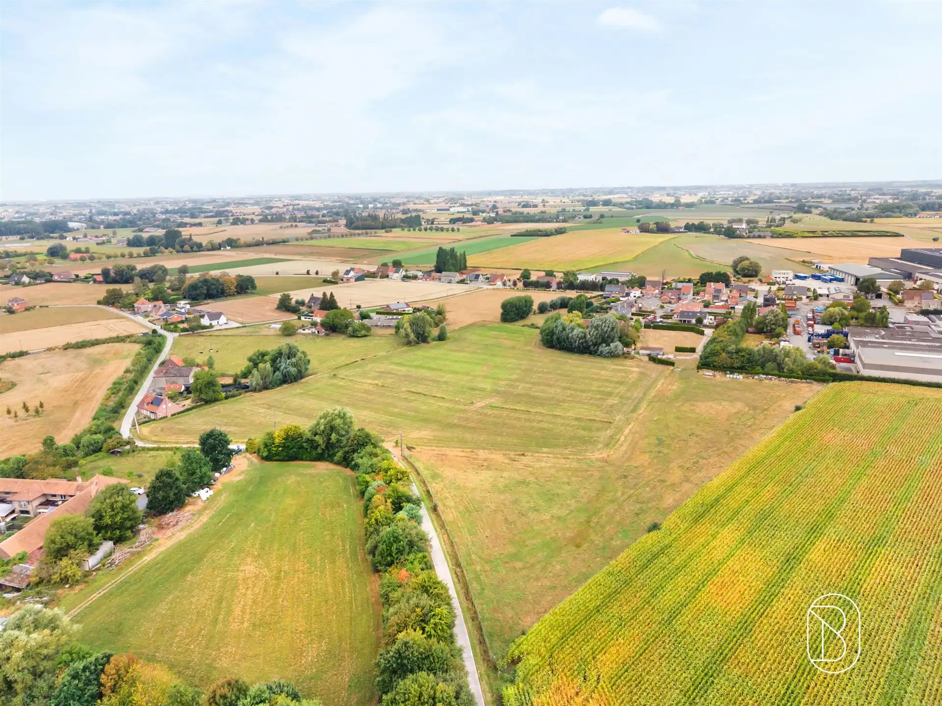 Uitgestrekte landbouwgrond van 2,4 ha in Wielsbeke foto {{pictureIndex}}