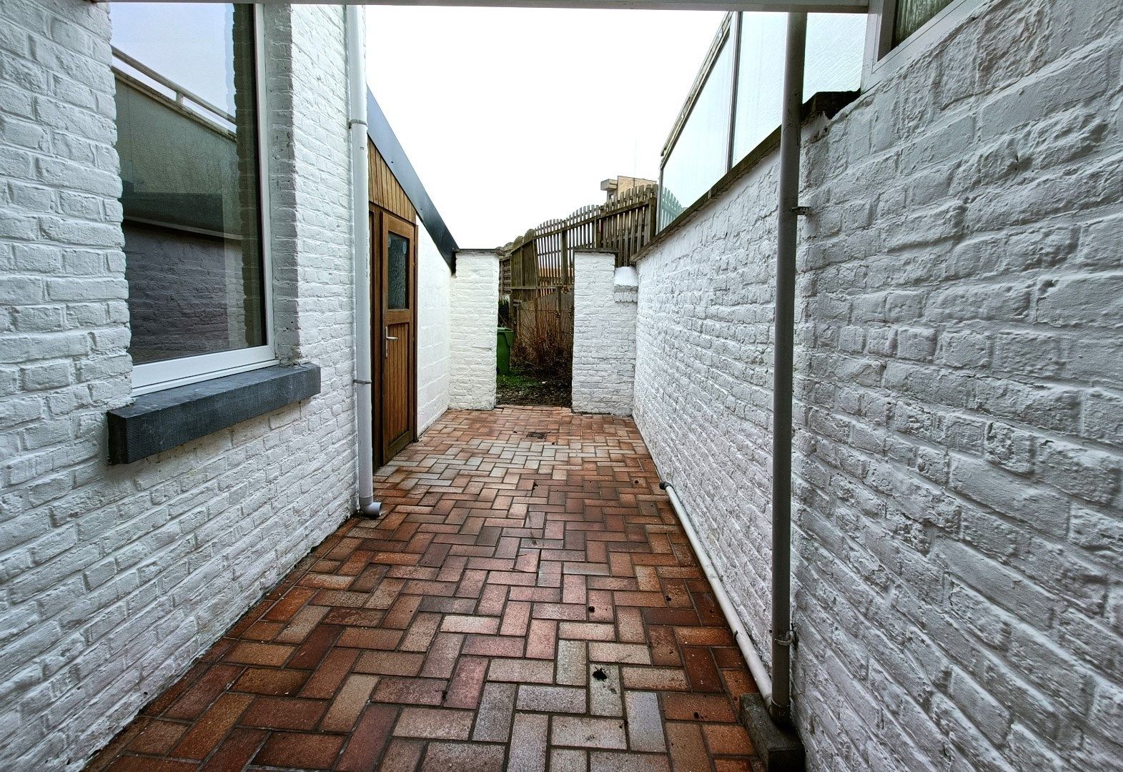 VERNIEUWDE RIJWONING MET STADSTUIN foto 5