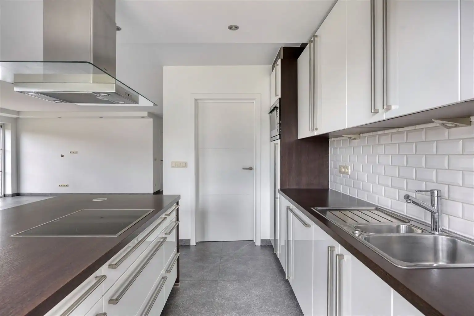 Instapklaar gelijkvloers appartement met 2 slaapkamers, ruime tuin en parkeergelegenheid op een rustige toplocatie in Opitter.  foto 8