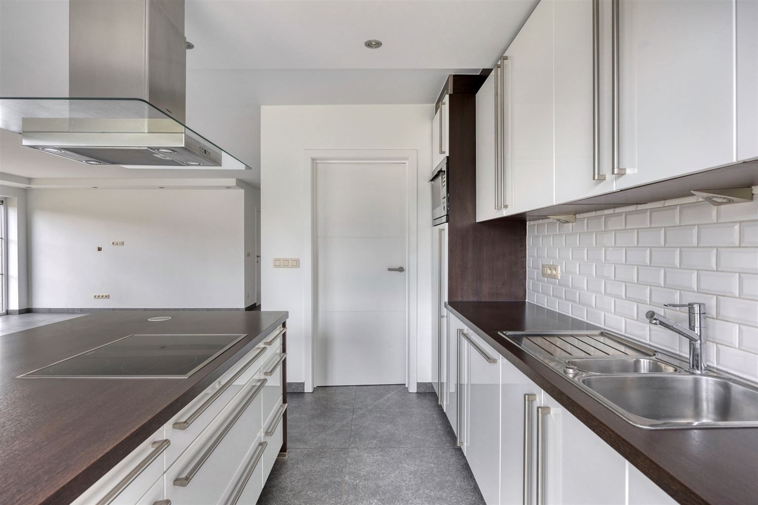 Instapklaar gelijkvloers appartement met 2 slaapkamers, ruime tuin en parkeergelegenheid op een rustige toplocatie in Opitter.  foto 8