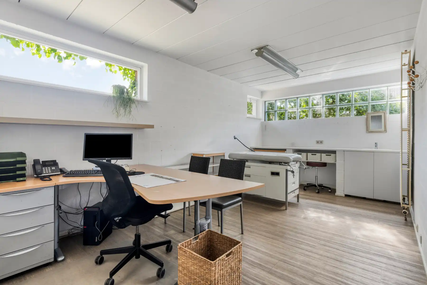 Ruime villa met praktijk! foto 27