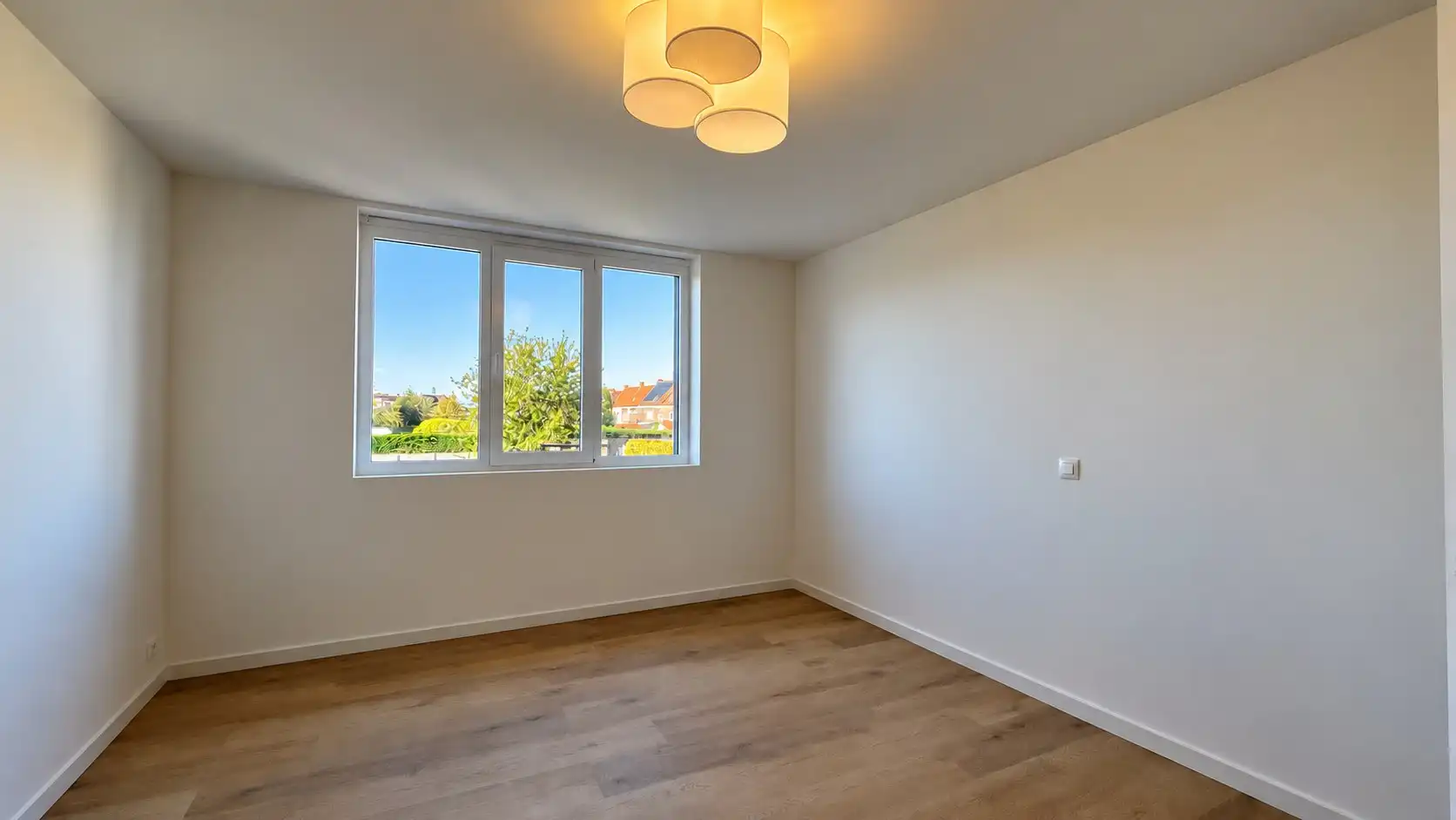 Luxe woning met 5 kamers, grote garage, grote uitbouw en een aangename tuin foto 11