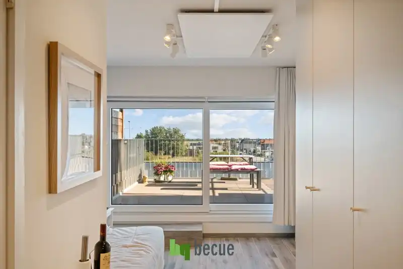 Studio met ruim zonnig terras van 16m², duinenzicht alsook zicht op de Rotonde en zee! foto 9
