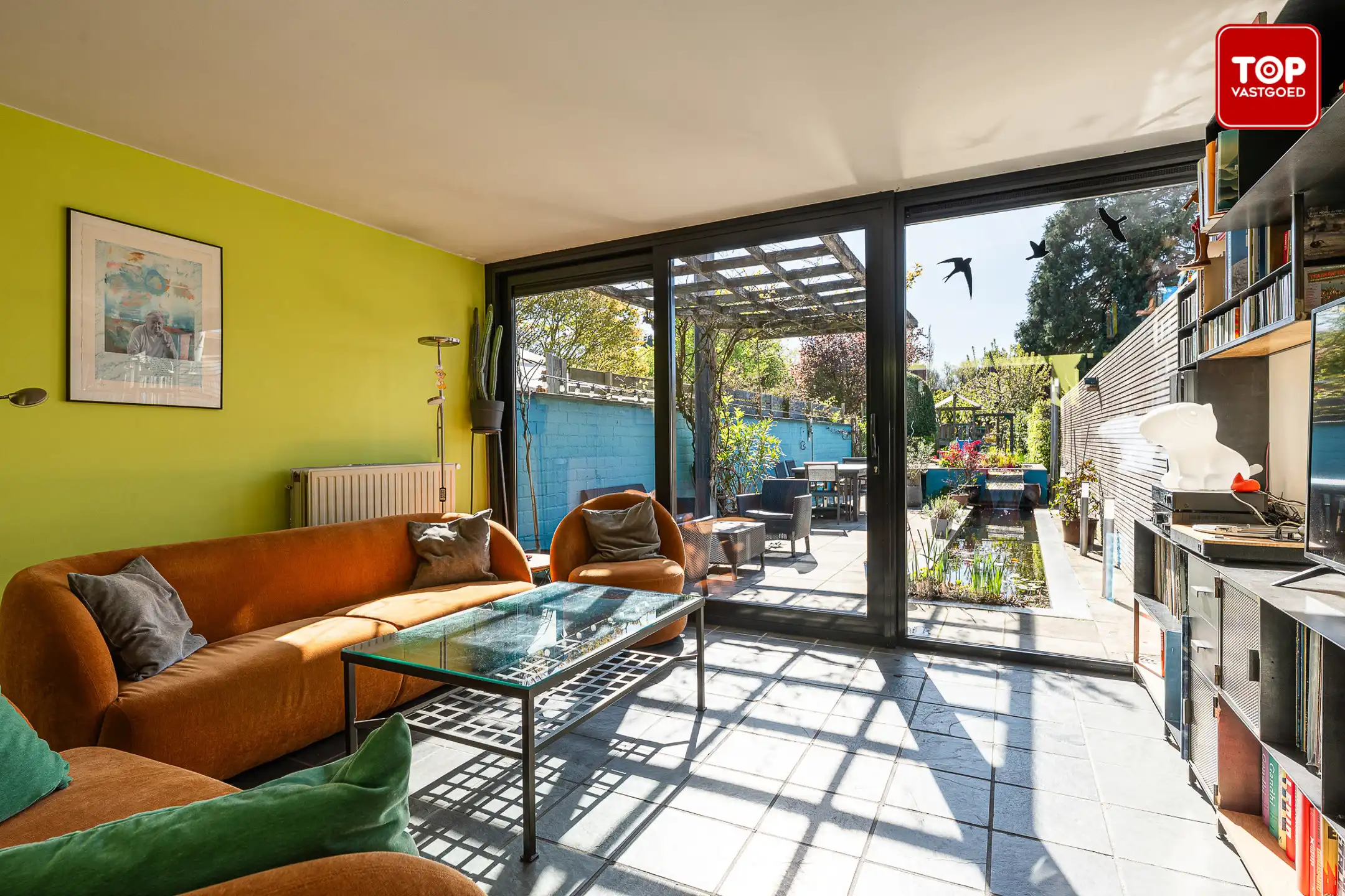 Instapklare woning met 4 slaapkamers, garage en prachtige tuin.  foto 2