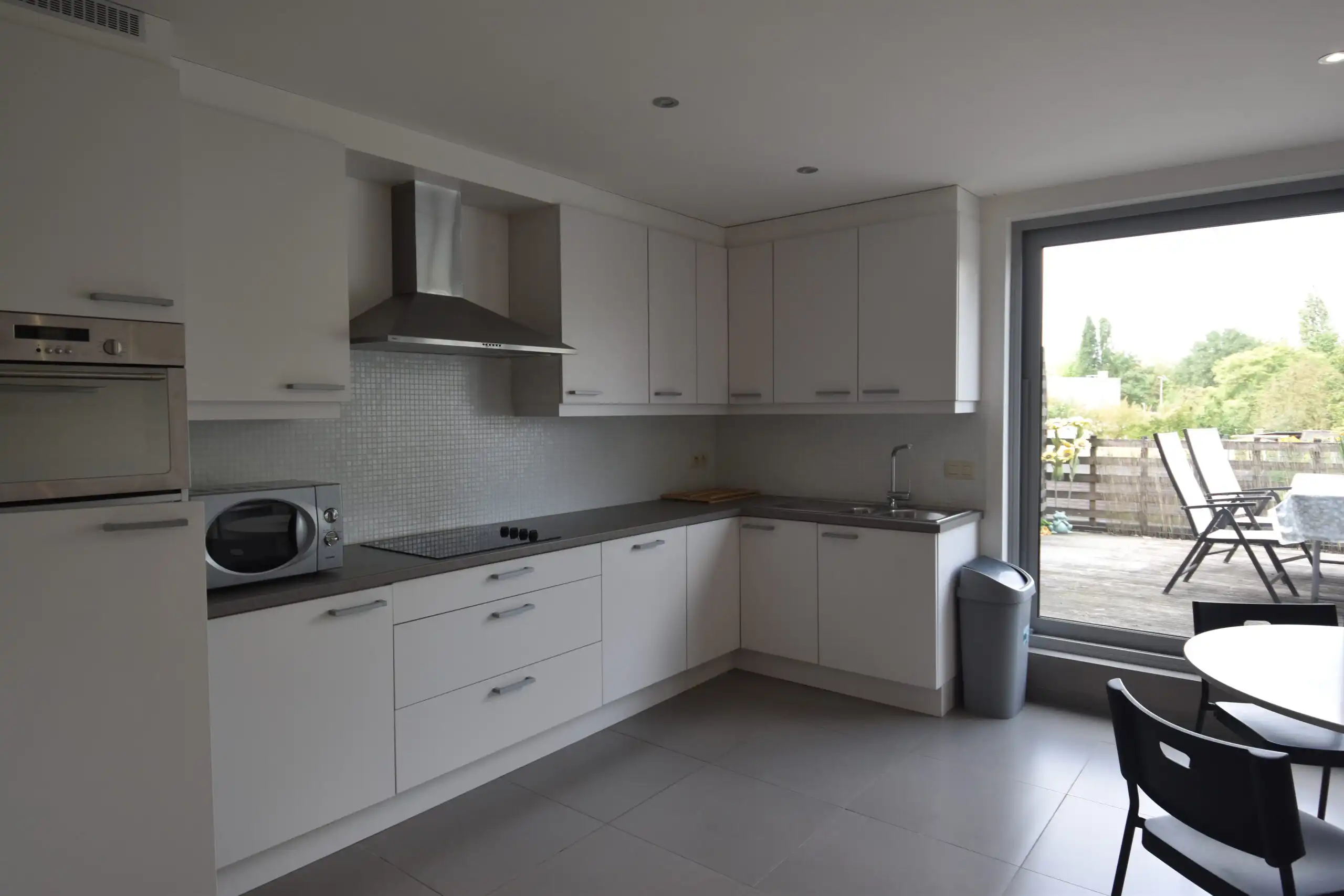 Energiezuinig duplex appartement met groot terras in centrum van Nieuwkerken-Waas foto 4