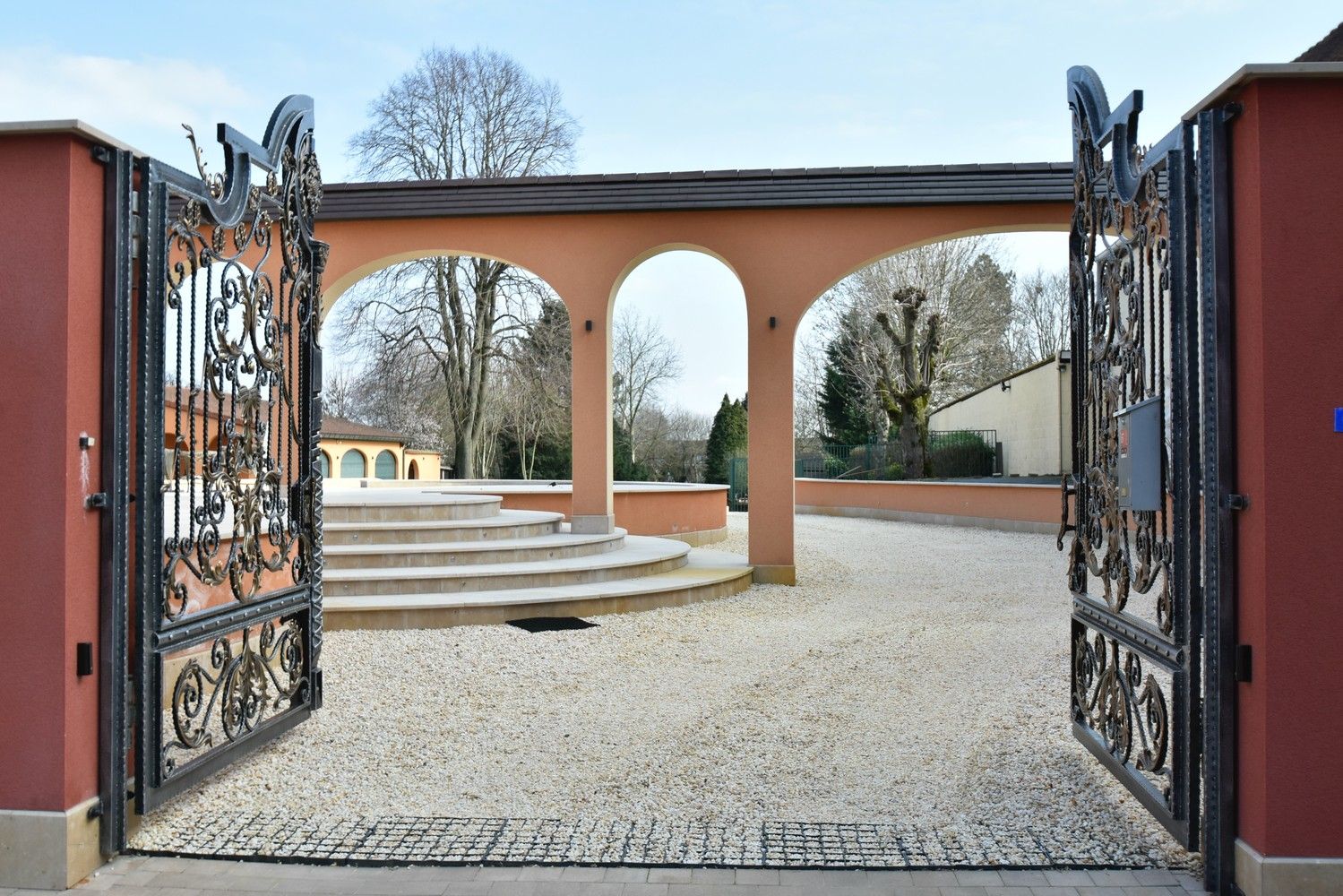 Exclusieve standingvolle villa met impressionante tuinkamer en riante terrassen op een parkdomein te Riemst foto 2