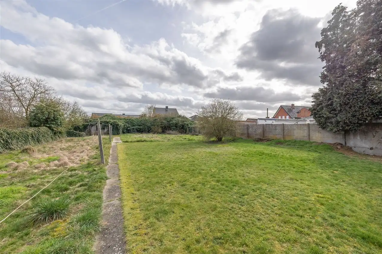 Vlakbij ingang merodebossen, soldie woning met potentieel foto 7