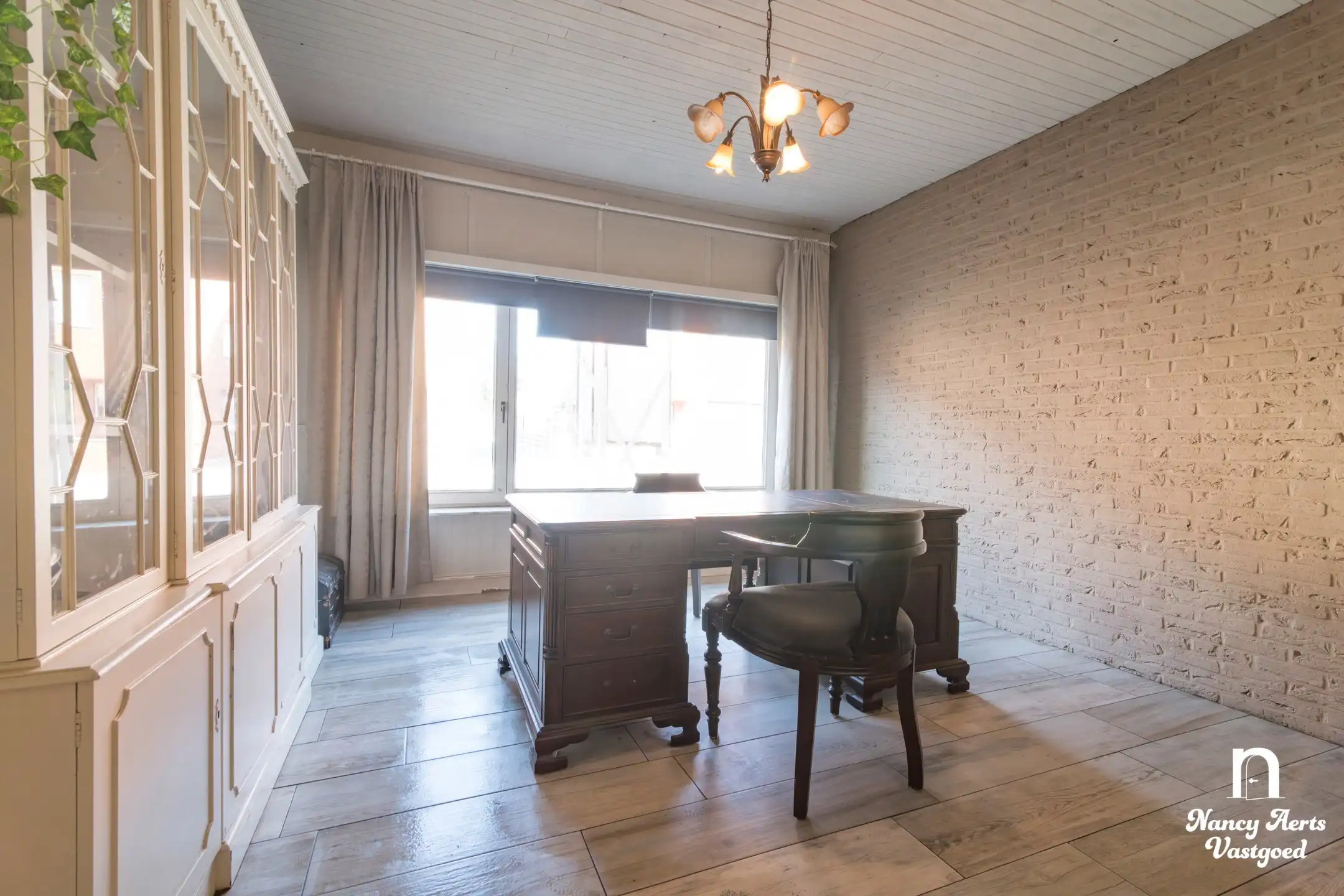 Ruime halfopen woning met tuin en veel potentieel foto 27