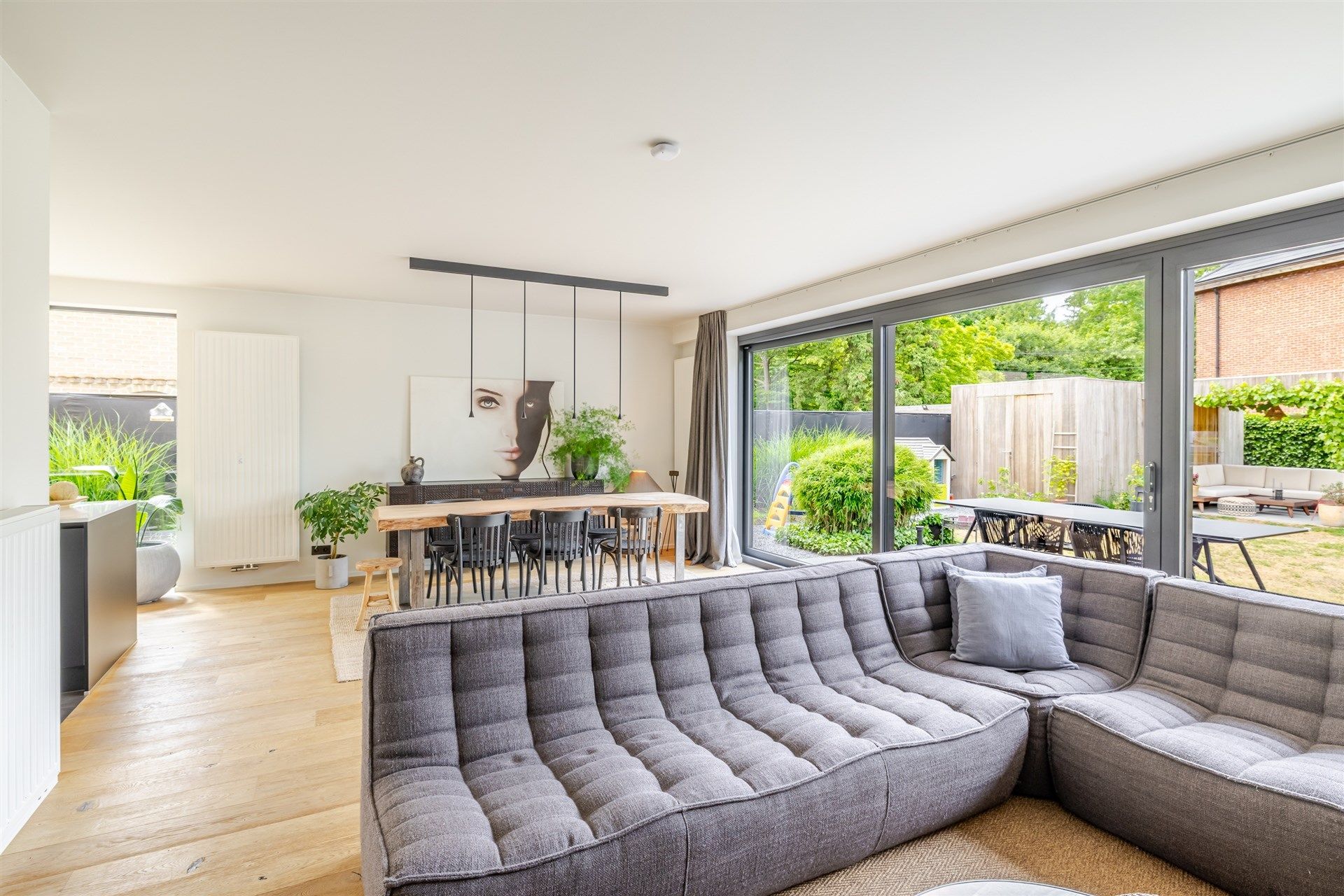 Subliem afgewerkte woning met tuin op topligging foto 13