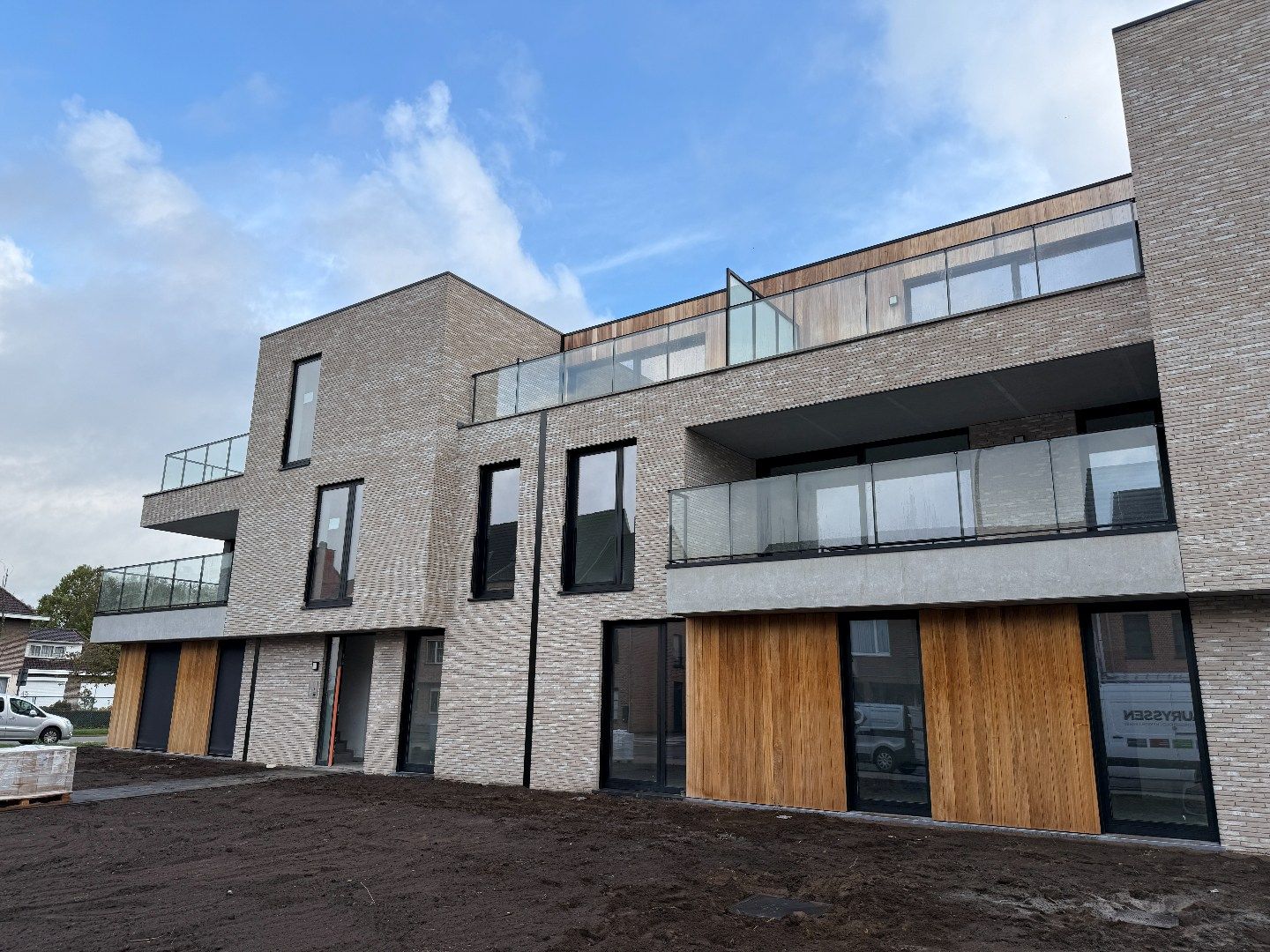 Instapklaar 2-slpk appartement met terras, autostplts en kelder foto {{pictureIndex}}