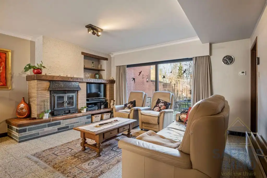 Ruime woning met 4 slaapkamers en grote tuin in het centrum van Ingelmunster foto 4