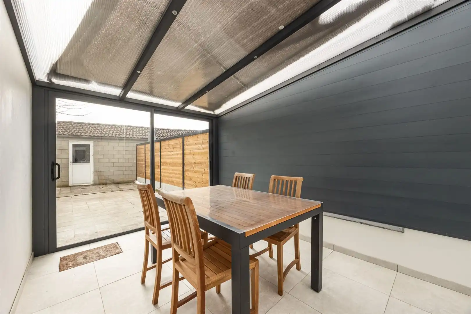 Ruime laagbouwwoning met zuidtuin in doodlopende straat. foto 12