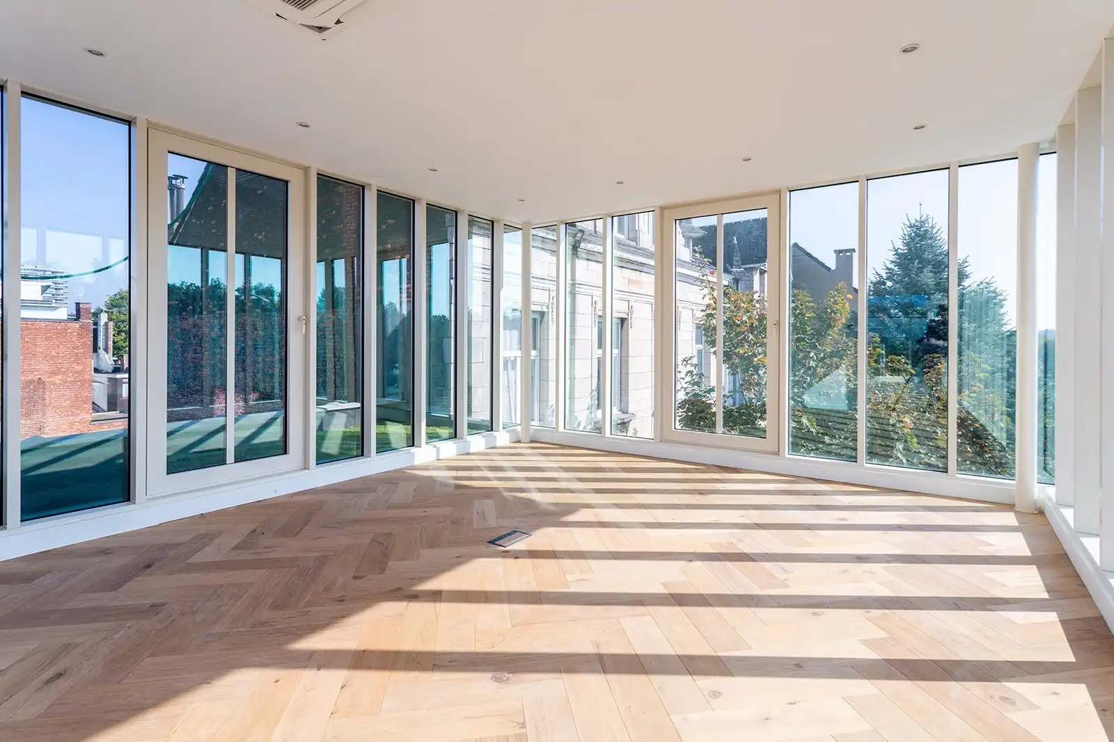 Architecturaal kantoorgebouw op absolute zicht locatie!  foto 16