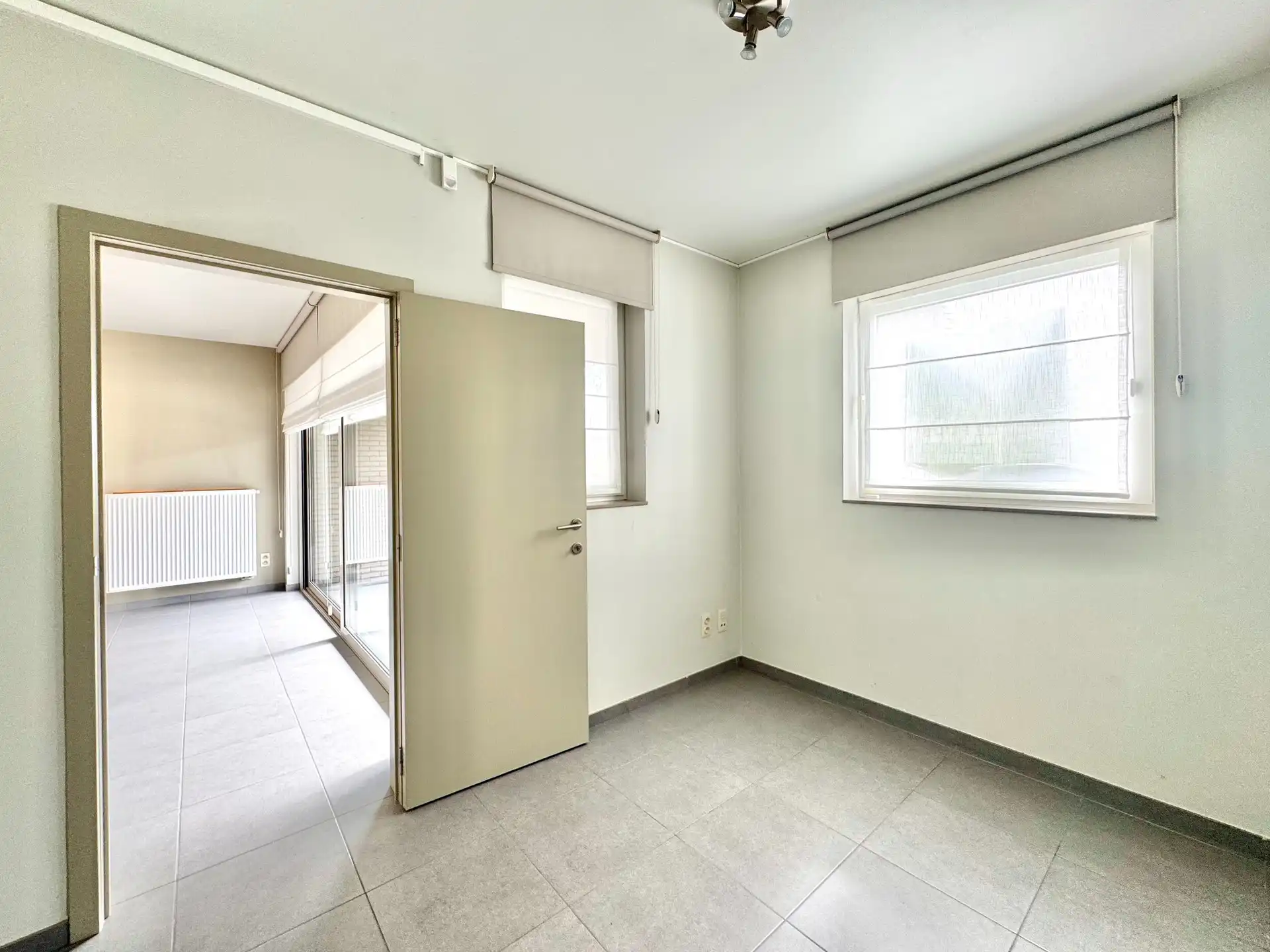 GELIJKVLOERS APPARTEMENT | VOOR- EN ACHTERTUIN | 2 KAMERS | GARAGE | 140 M² foto 30