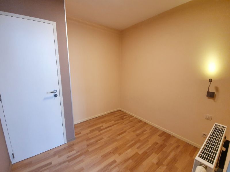 Centraal gelegen 2 slaapkamer appartement te huur foto 7