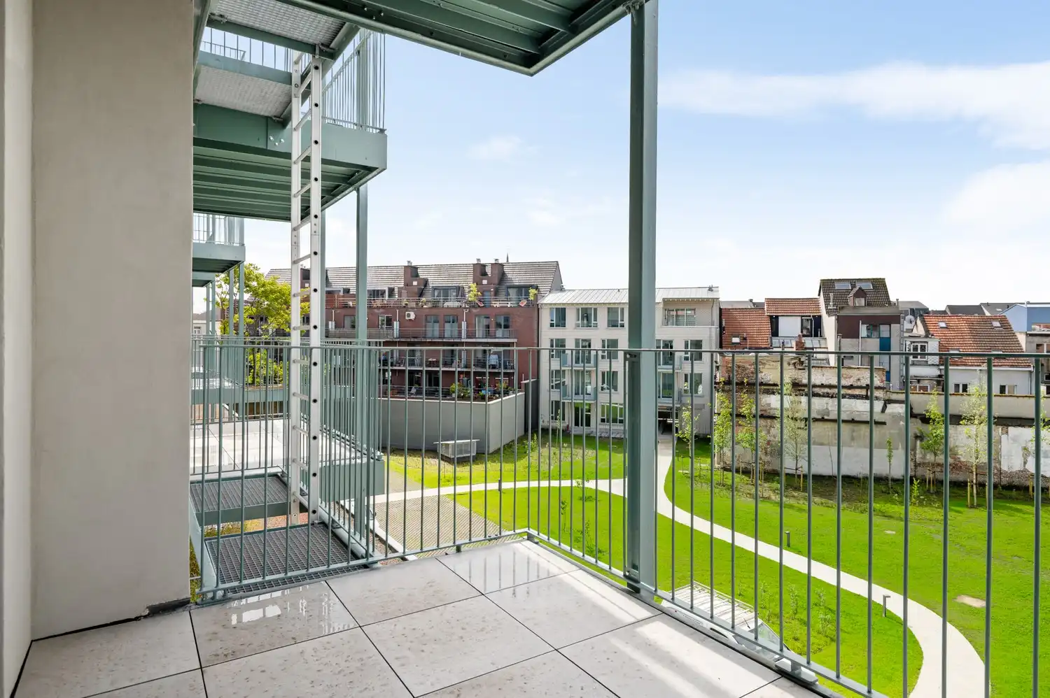 Prachtig en lichtrijk nieuwbouwappartement te huur nabij Zurenborg! foto 2