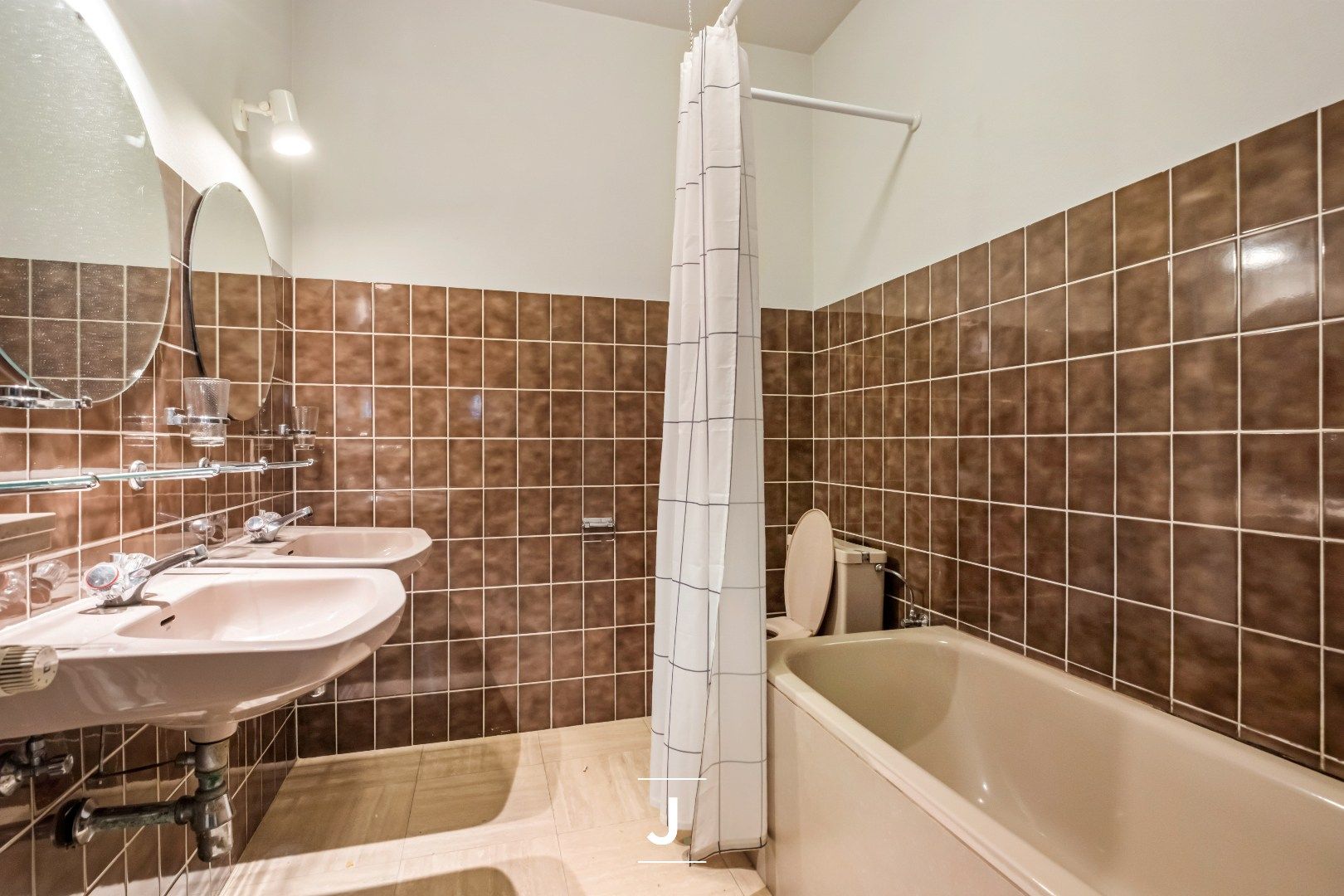 Gezellig en lichtrijk appartement te huur in hartje Kortrijk! foto 13