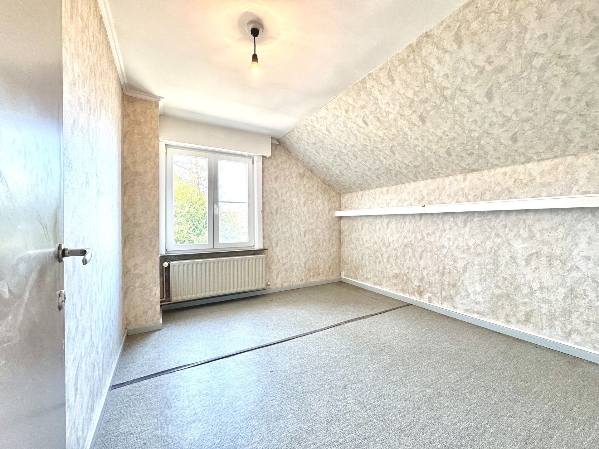 RUIME VRIJSTAANDE  WONING MET GROTE TUIN foto 21
