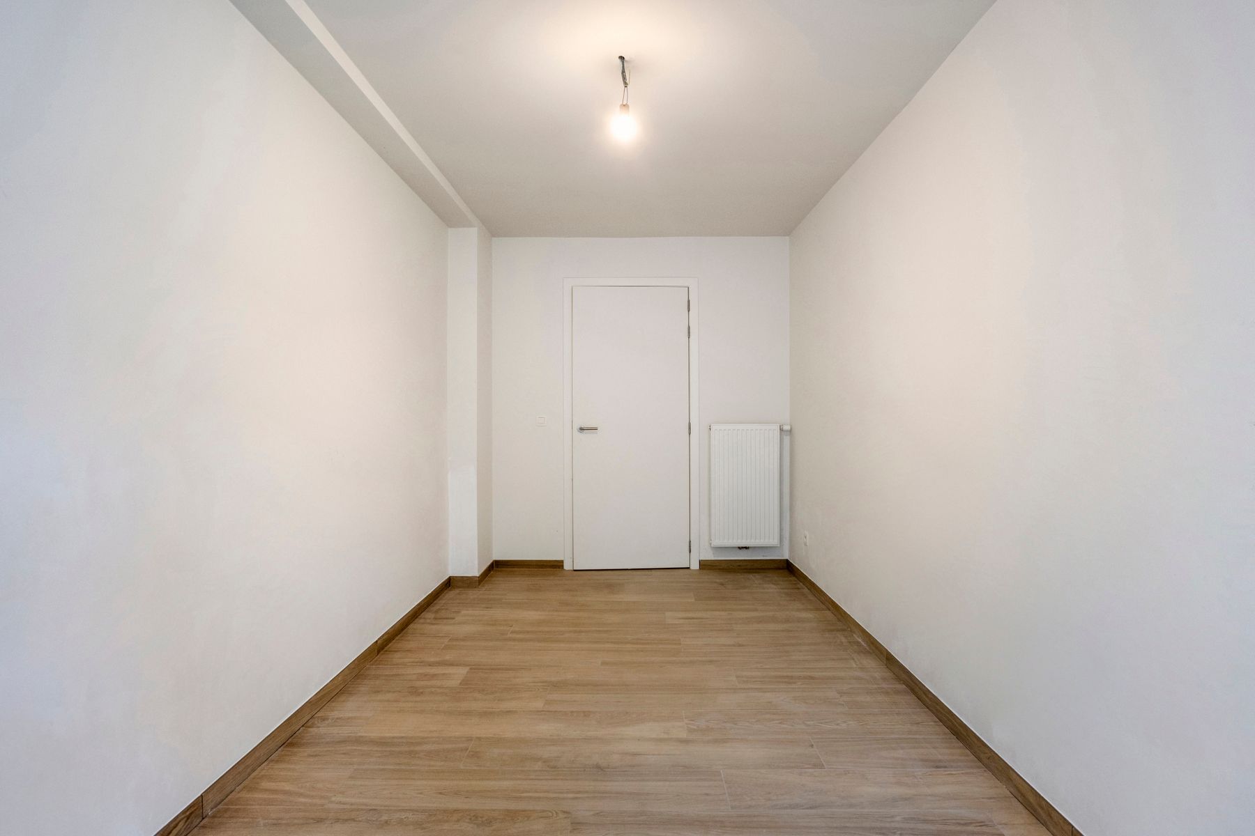 Prachtig gerenoveerd 2-slaapkamerappartement met tuin foto 18