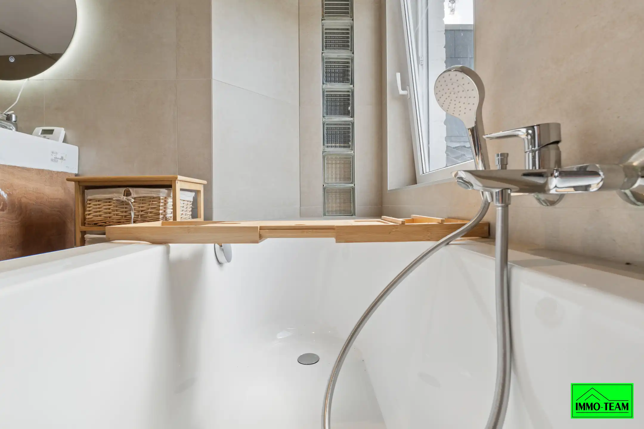 Gezellige, instapklare 2-gevelwoning nabij centrum Okegem foto 14