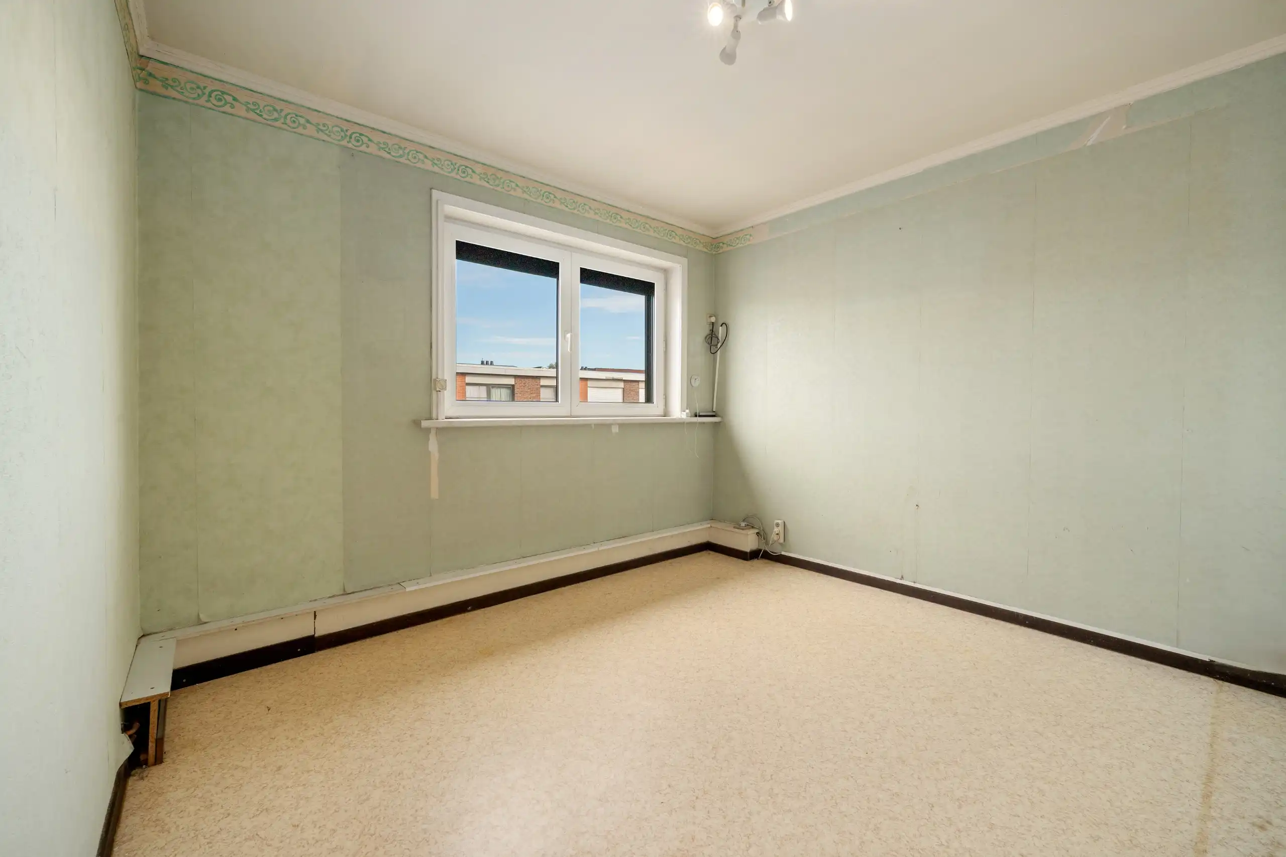 Op te frissen rijwoning op 197m2 in een centraal gelegen buurt foto 10