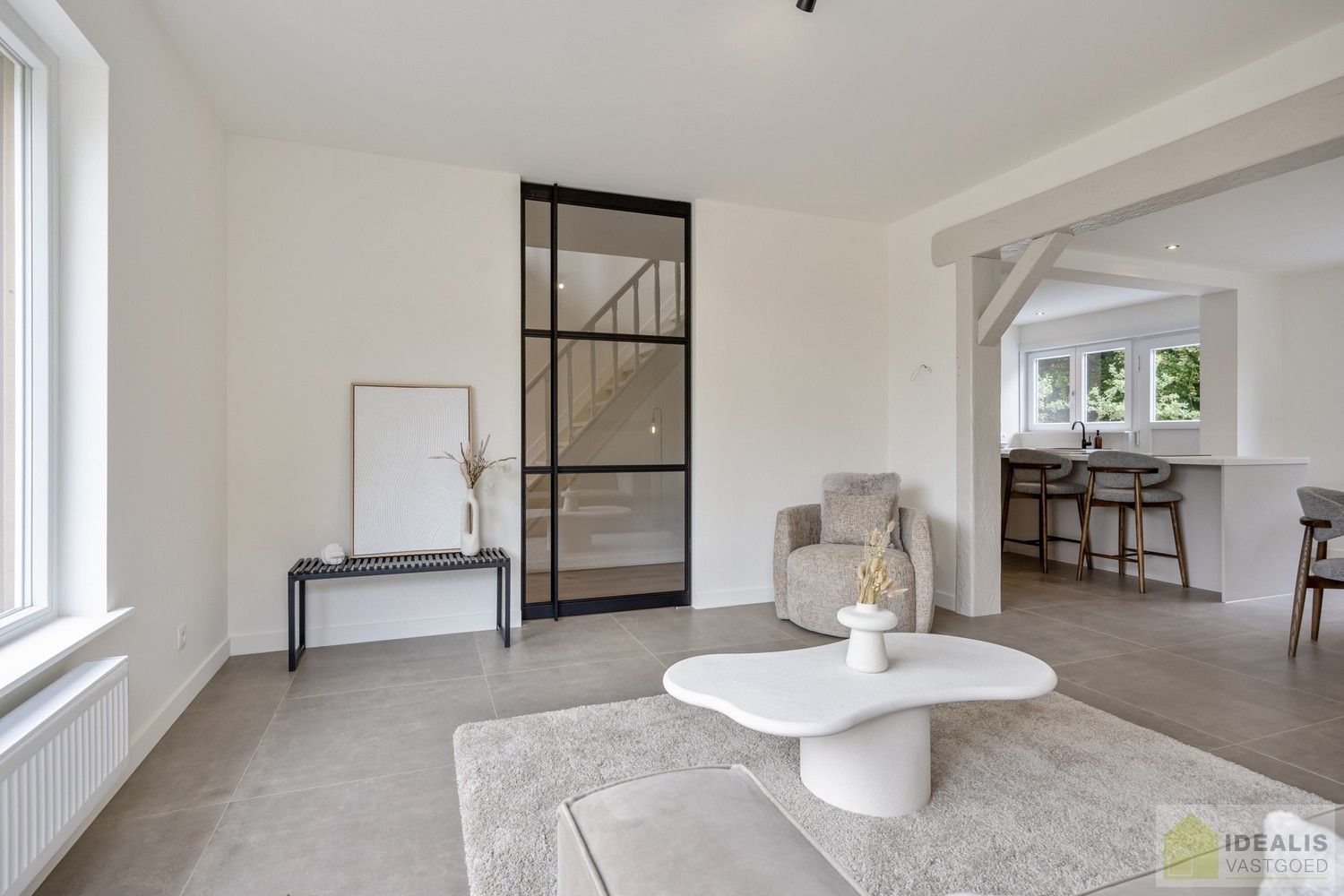 PRACHTIG GELEGEN EN INSTAPKLARE VILLA IN NIEUWBOUWSTAAT! foto 9