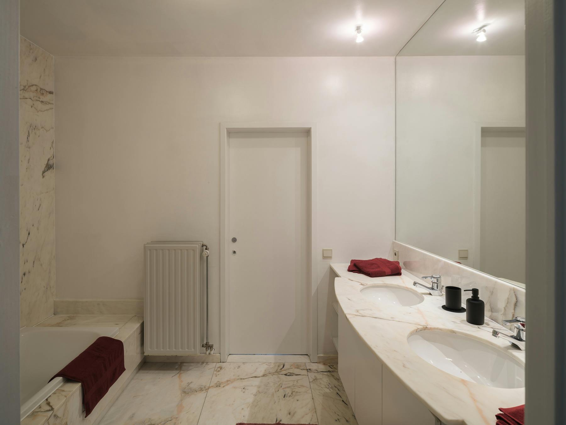 Appartement (125 m²) met 2 slaapkamers en ruime tuin in Koksijde foto 12
