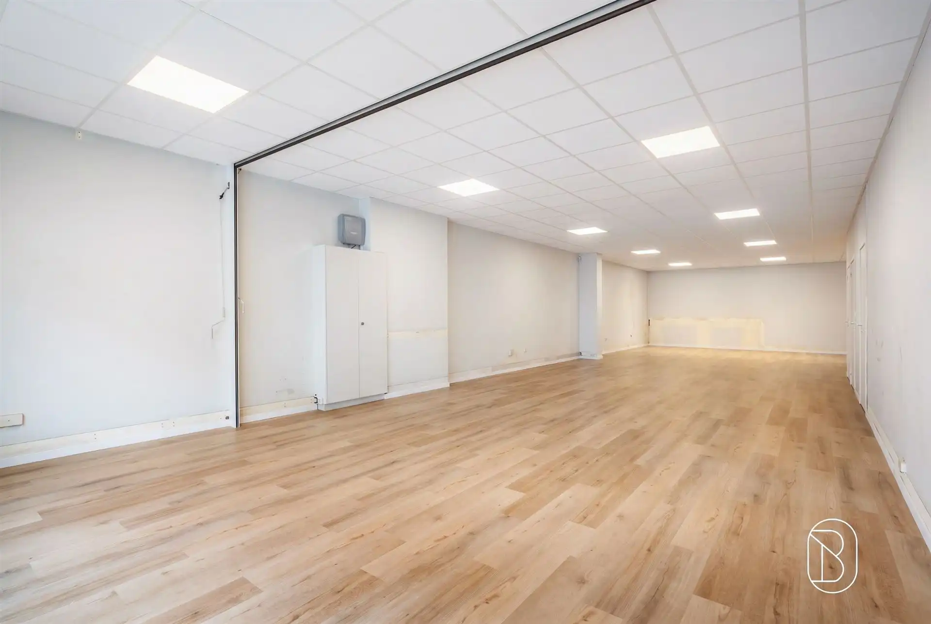 Instapklaar handelspand in centrum Waregem!  foto 6