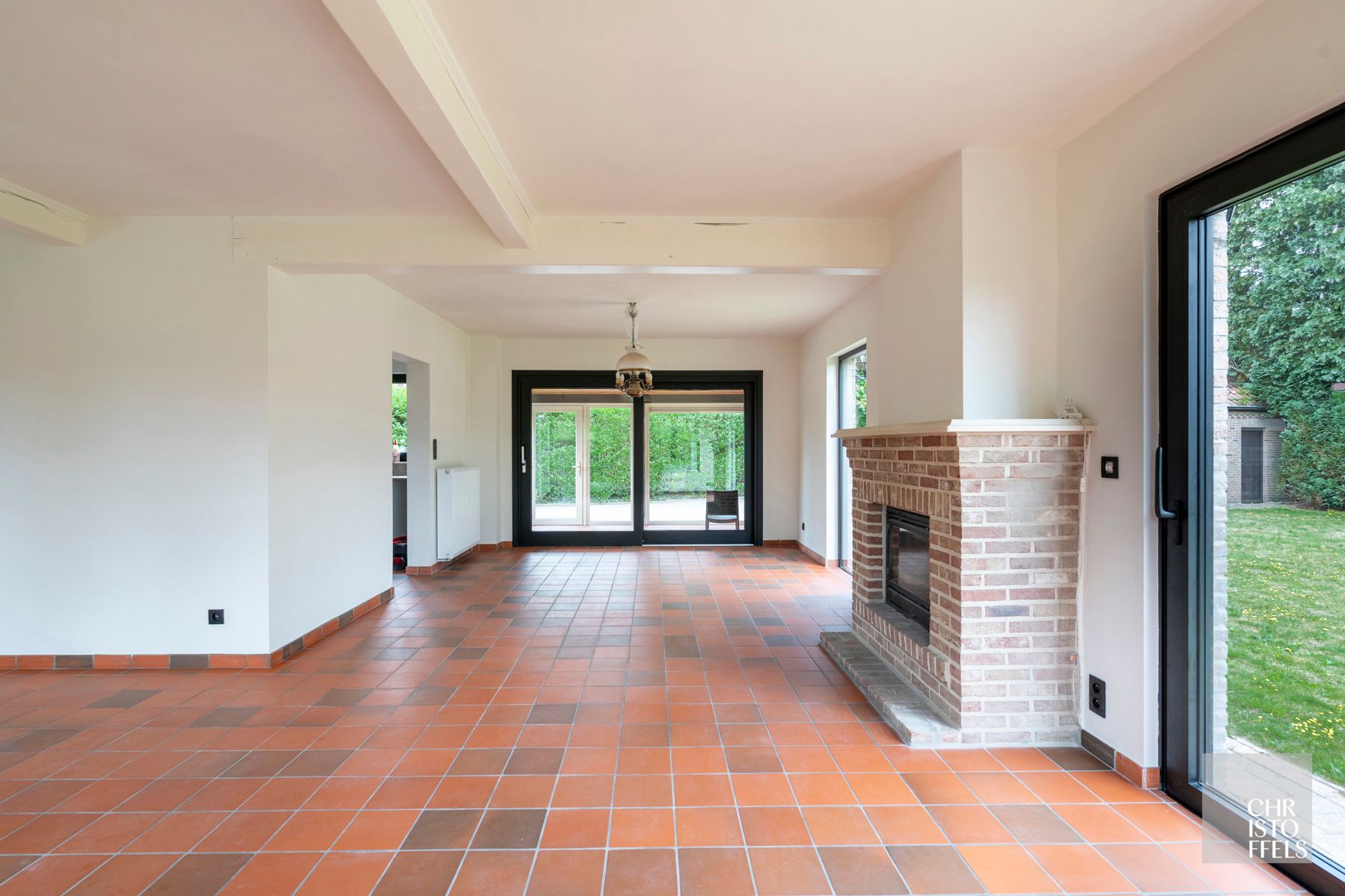 Instapklare, karaktervolle woning met eventuele praktijkruimte (229m²) te Genk!  foto 5