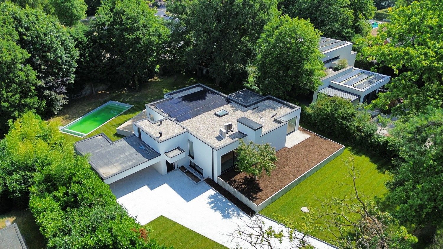 Exclusieve villa met zwembad en topafwerking op 16a50ca in Maasmechelen foto 30