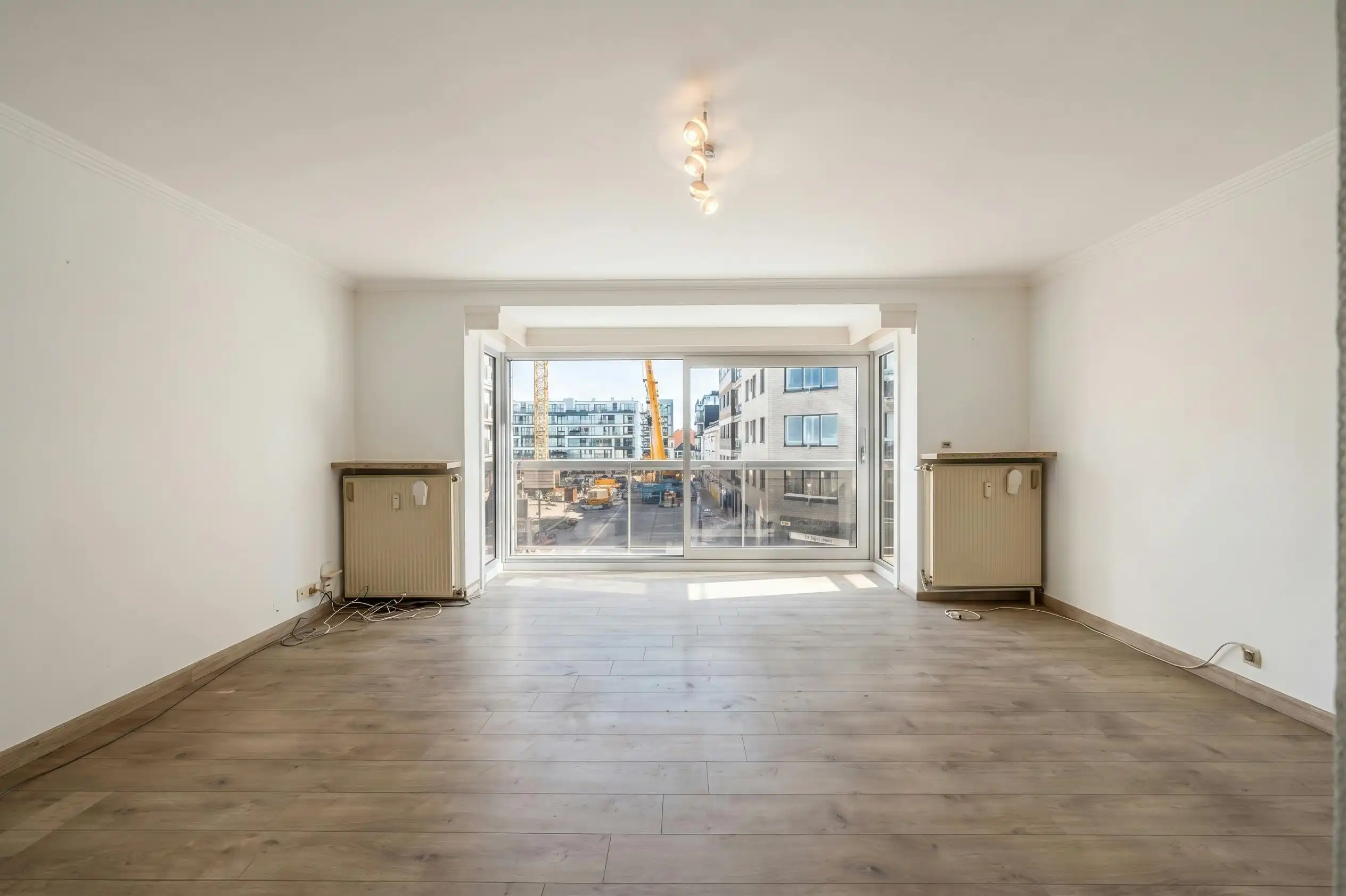 Centraal gelegen 2 slaapkamer appartement vlakbij de Zeedijk foto 2