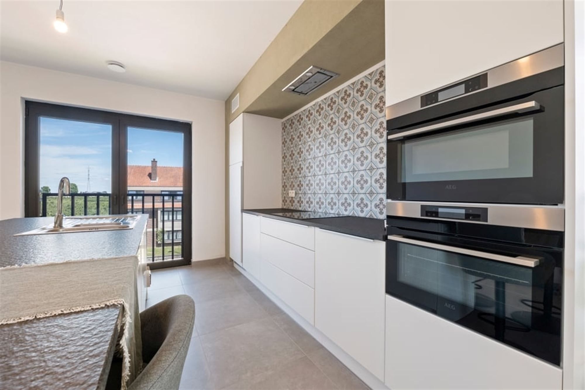 CENTRAAL GELEGEN APPARTEMENT MET RUIM TERRAS EN GARAGEBOX IN SINT-TRUIDEN foto 11
