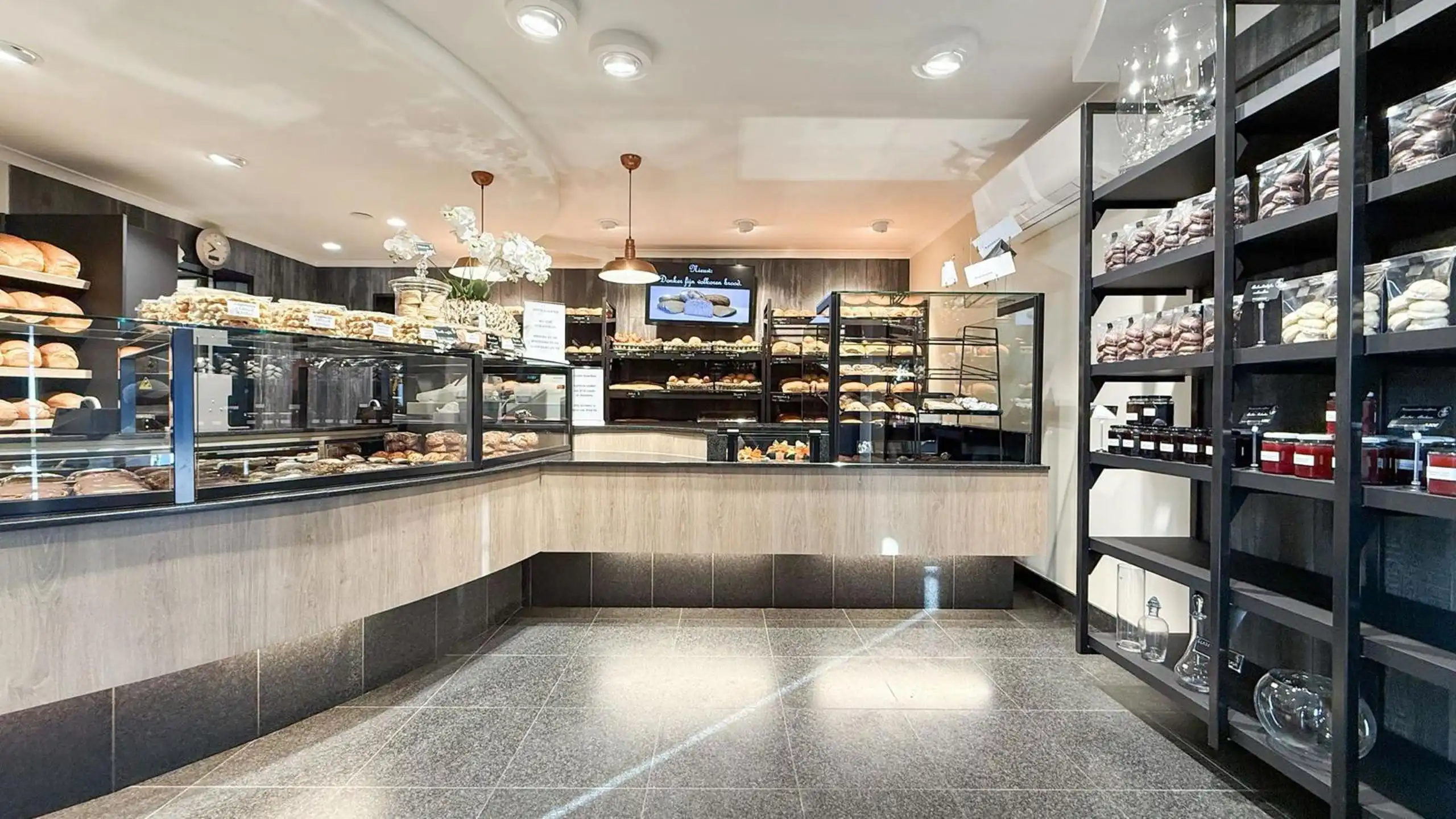 Instapklare bakkerij met woonst in het centrum van Zolder! foto 12