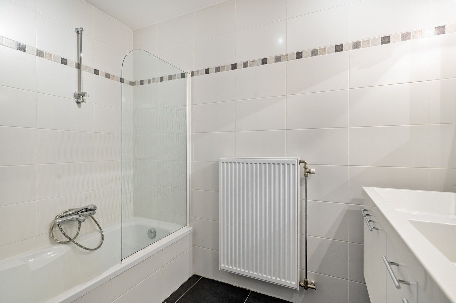 Instapklaar appartement met terras en 2 slaapkamers op centrale ligging in Wijnegem foto 12