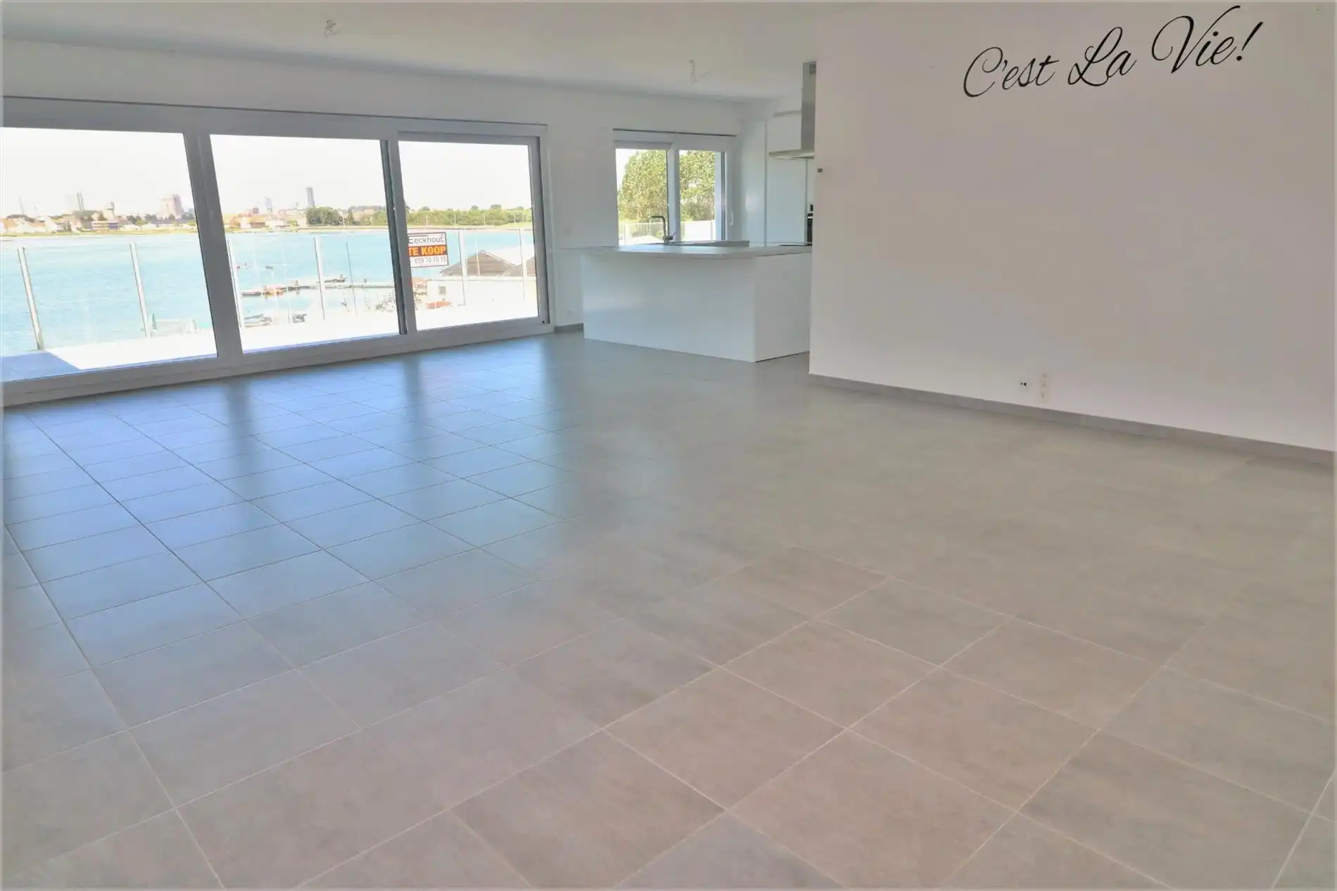 Prachtige penthouse met zonneterrassen (66m²) met fenomenaal zicht op de Spuikom inclusief garagebox ! foto 3