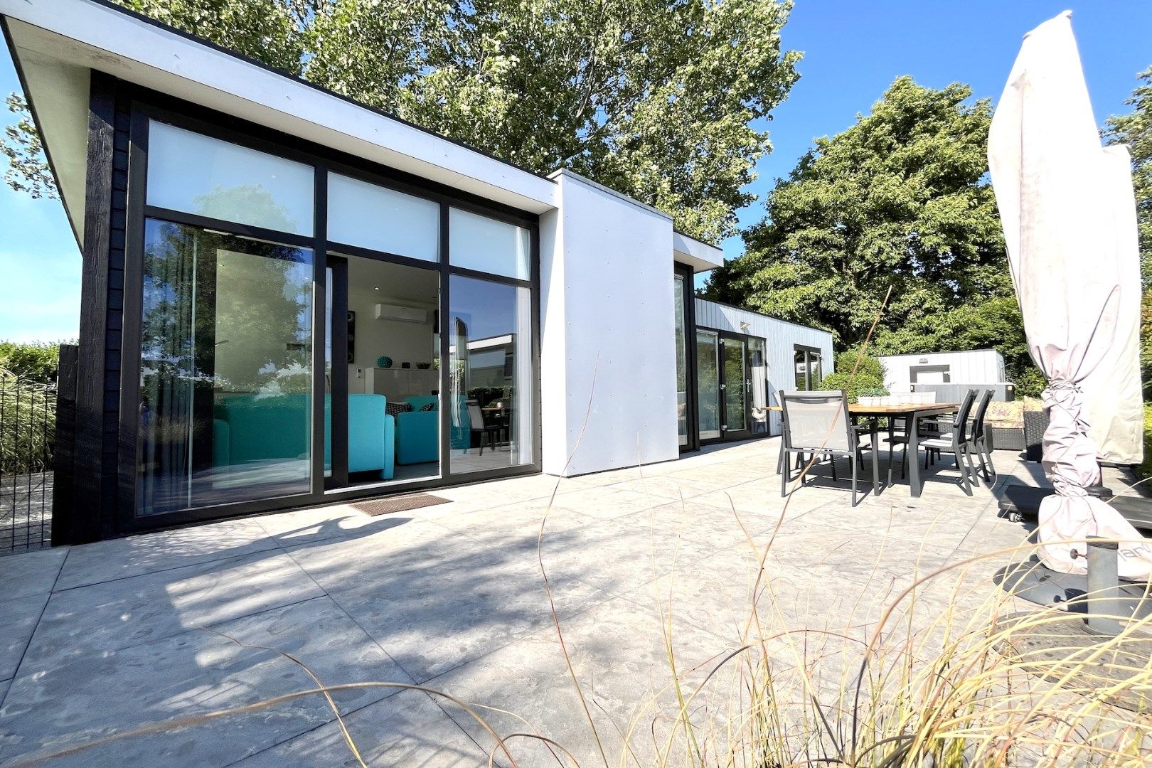 2-slpkr vakantiewoning met tuin & parkeerplaats foto {{pictureIndex}}