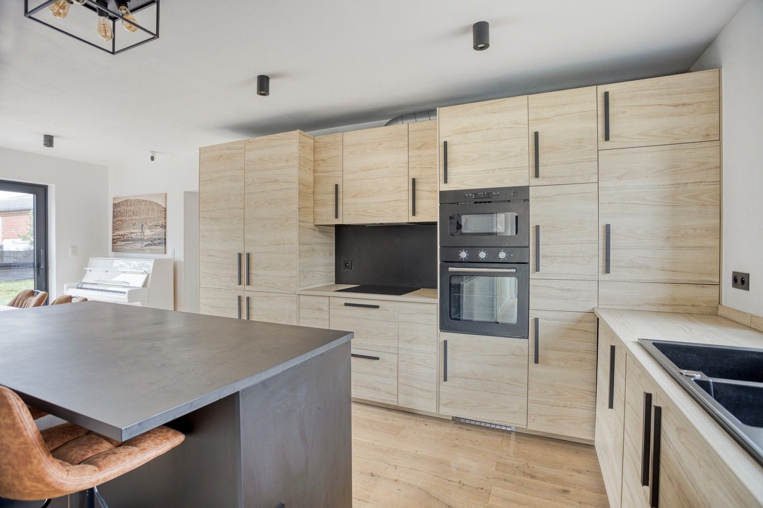 Volledig gerenoveerde woning met 5 slaapkamers en bijgebouw met diverse mogelijkheden foto 10