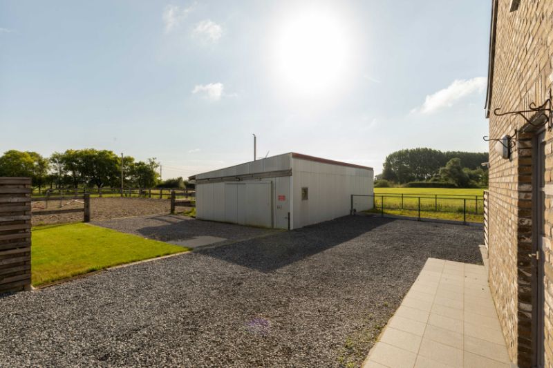 Groot-Diksmuide. Nieuwkapelle. Idyllisch gelegen charmante PAARDENHOEVE MET STALLINGEN, PADDOCK EN WEILAND gelegen in uitgestrekt natuurgebied en waterbeddingen.  UNIEK STUKJE PARADIJS foto 10