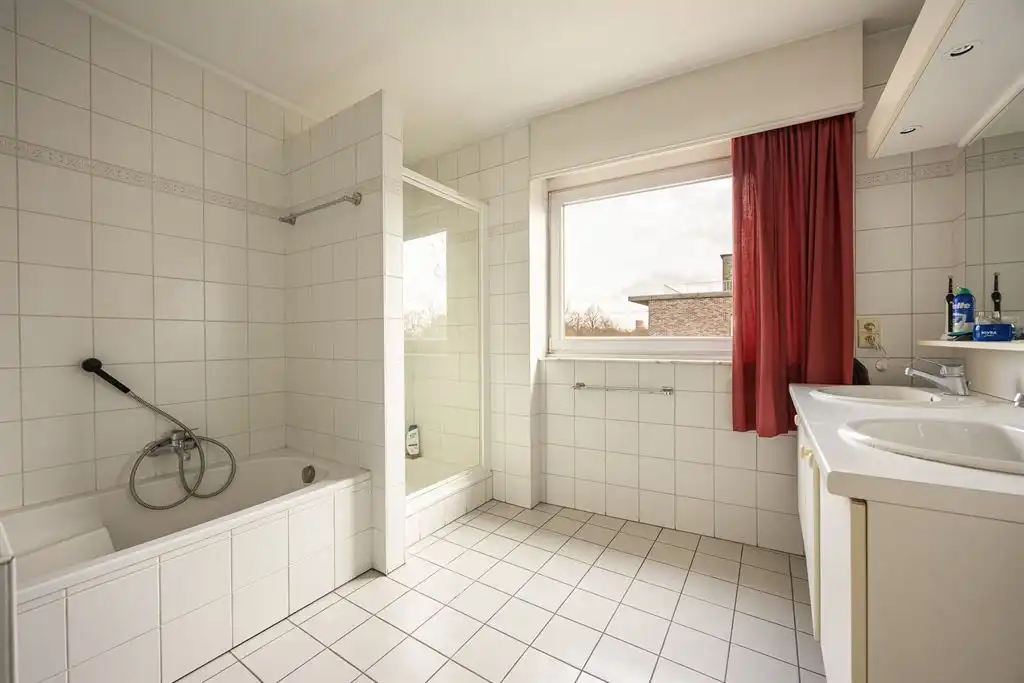 Groot hoekappartement met bijzonder veel lichtinval op de 3e verdieping foto 15