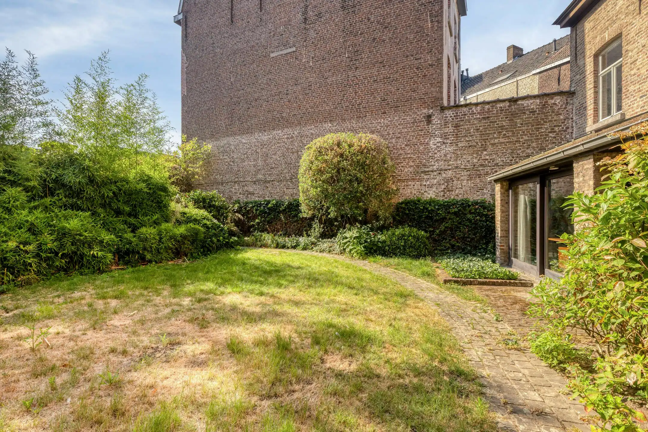 Verborgen parel met groene stadstuin te koop in hartje Kortrijk! foto 18