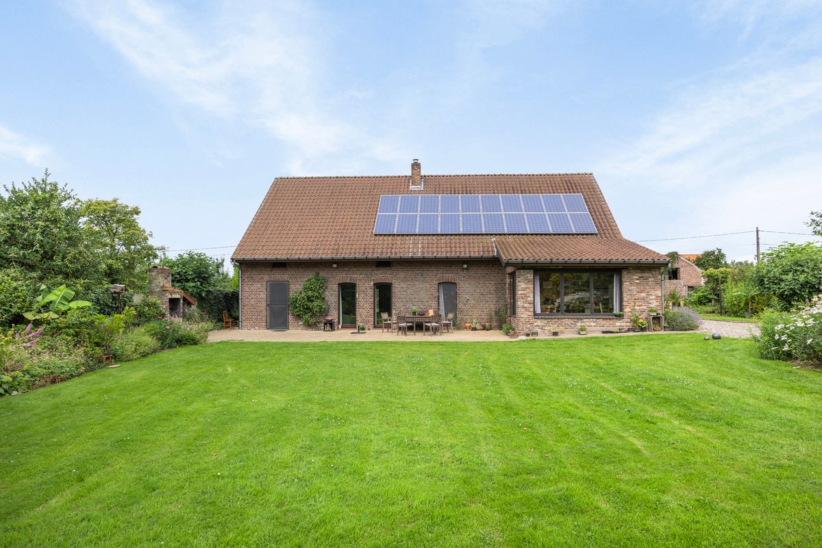 Charmante villa te koop met sprookjesachtige tuin foto 7