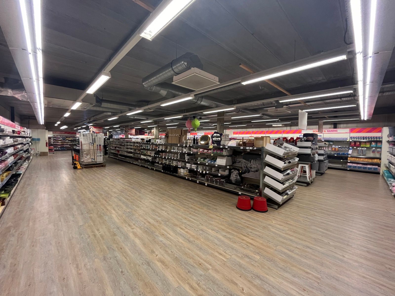 Handelsgelijkvloers te huur – Centrum Lanaken foto 9