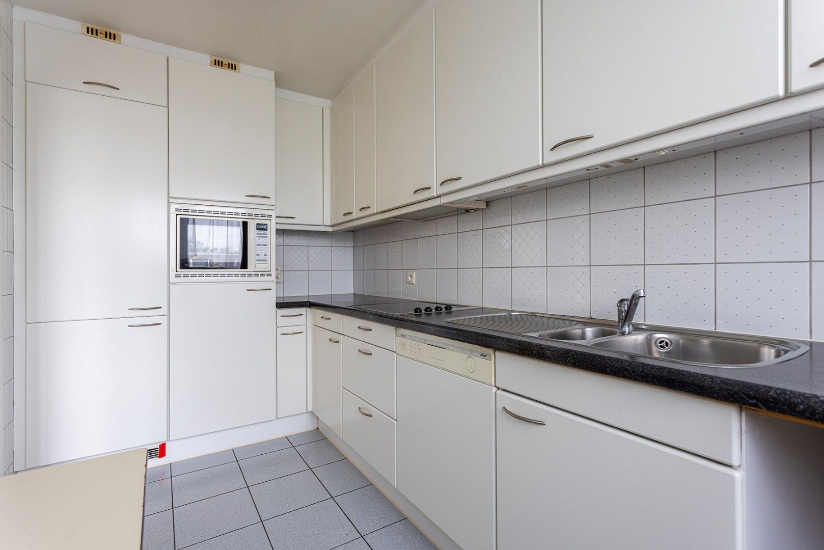 Te renoveren 2-slaapkamer appartement met terras! foto 5
