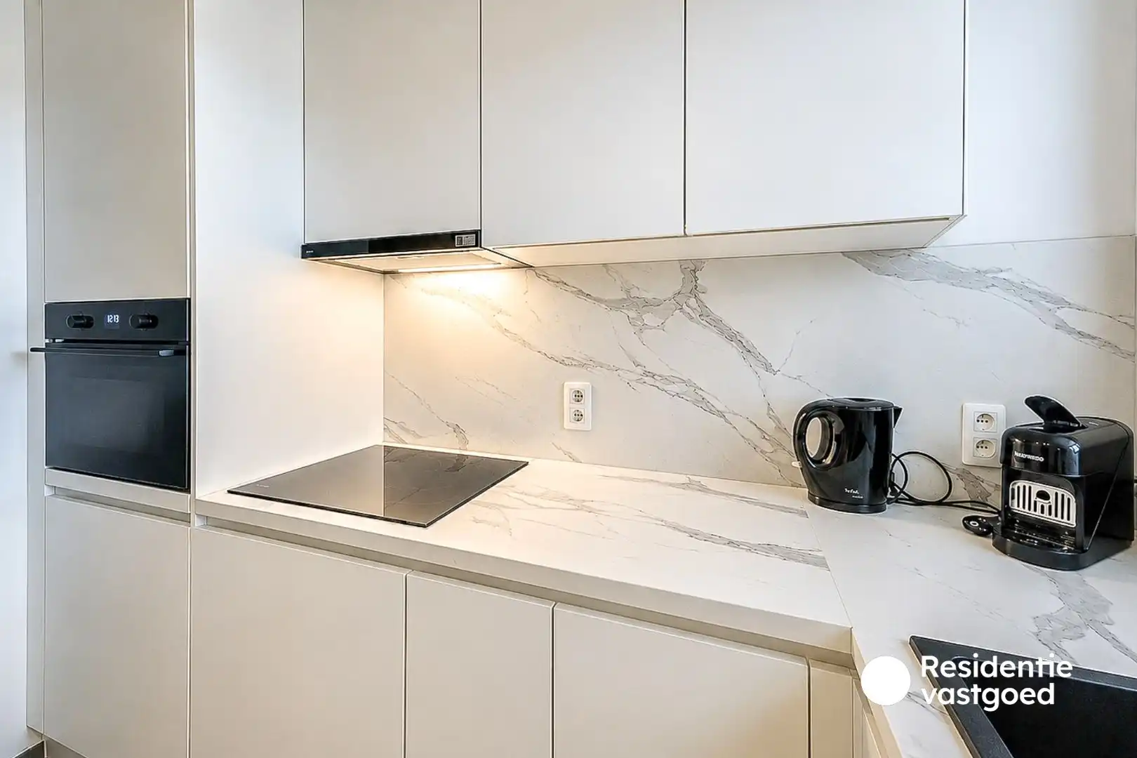 Gerenoveerd 2-slaapkamerappartement met terras op topligging aan de Haven van Blankenberge foto 10